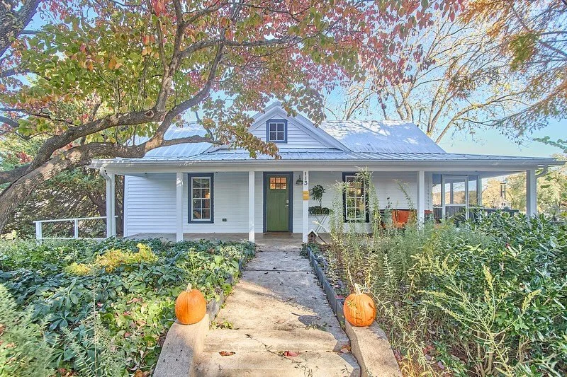 The Listers will tell you when you should drop everything for a rare bird sighting. So this is your notice: Rara Avis! This sweet littlecottage was built in 1901, when roads were dusty and dirt and the surrounding land was farm. Hillsborough has grow