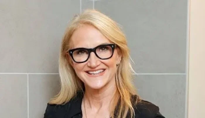 Mel Robbins image