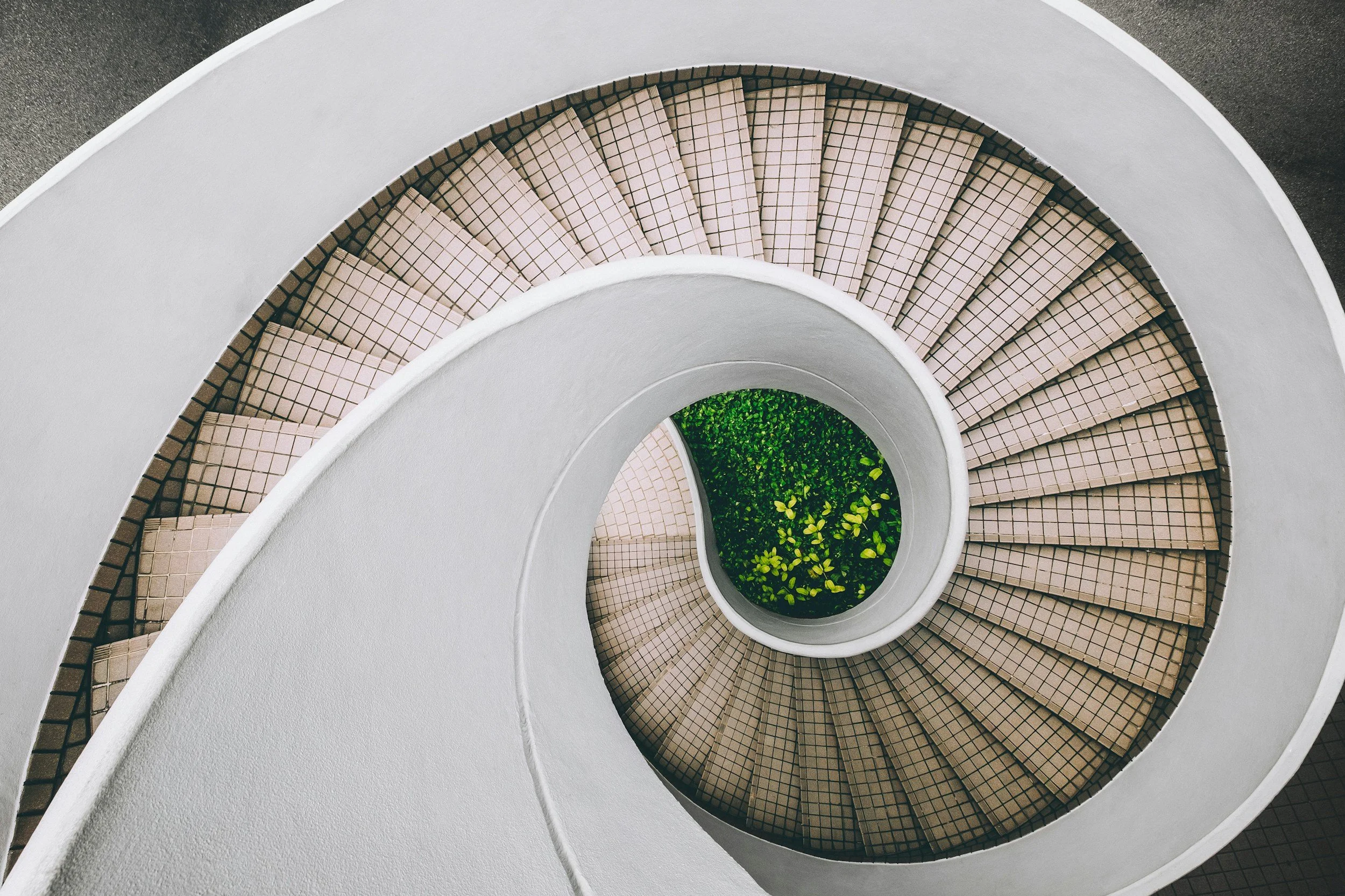 Why You Keep Repeating Relationship Patterns (Even When You Don’t Want To)