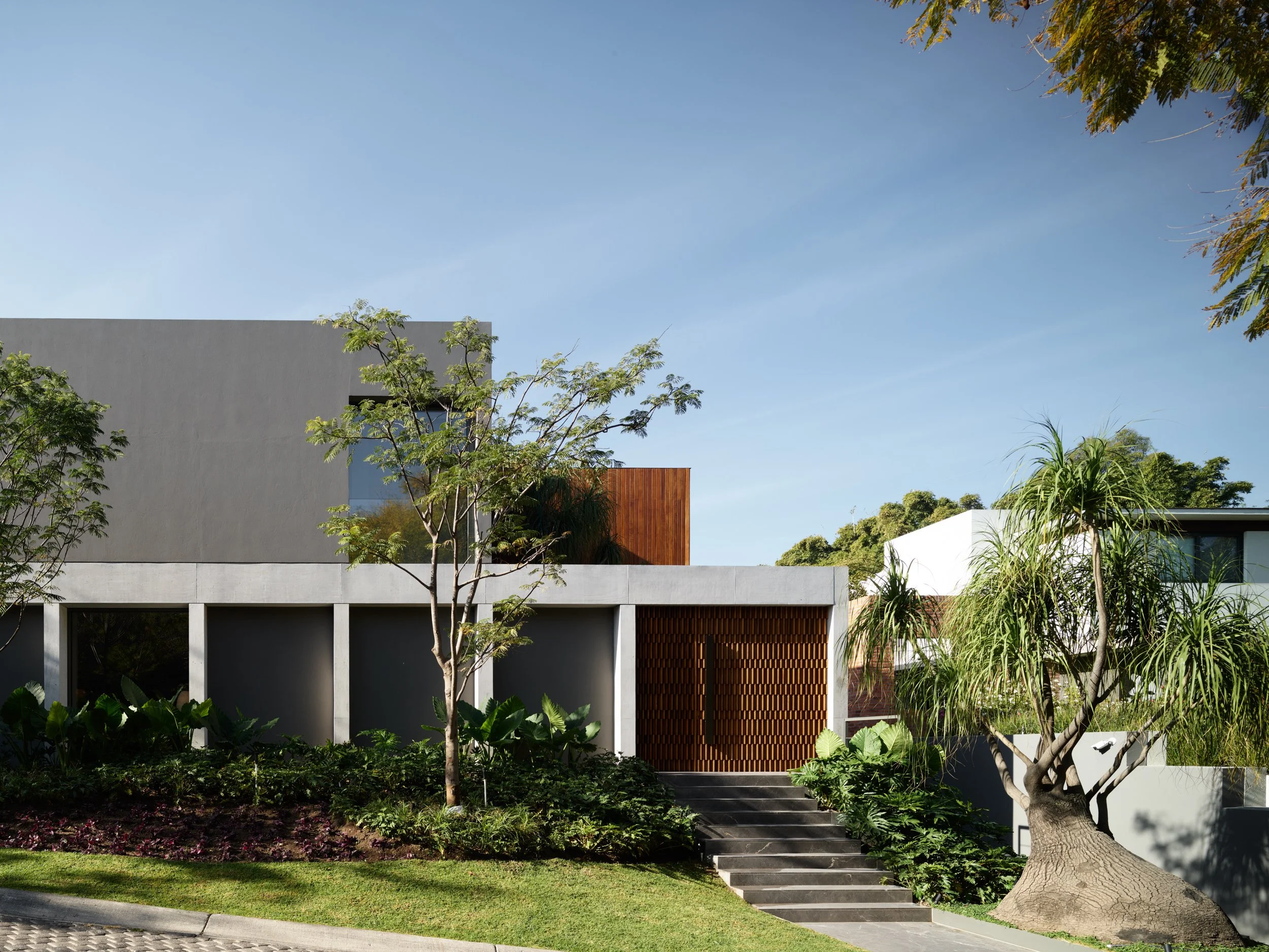 LOS JALES — Ezequiel Farca Studio