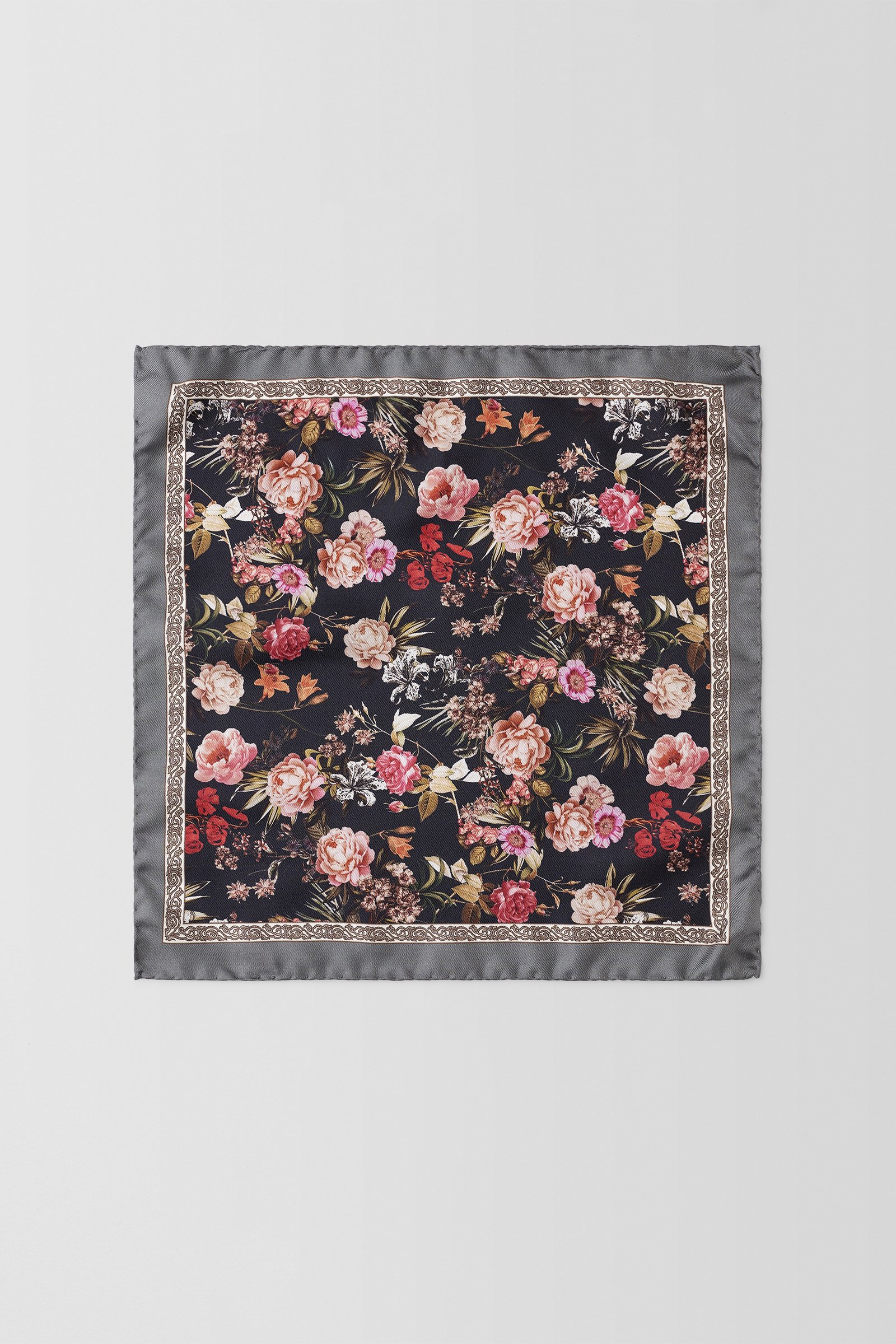  Peonies Pochette  
 PJAV100010 Black 