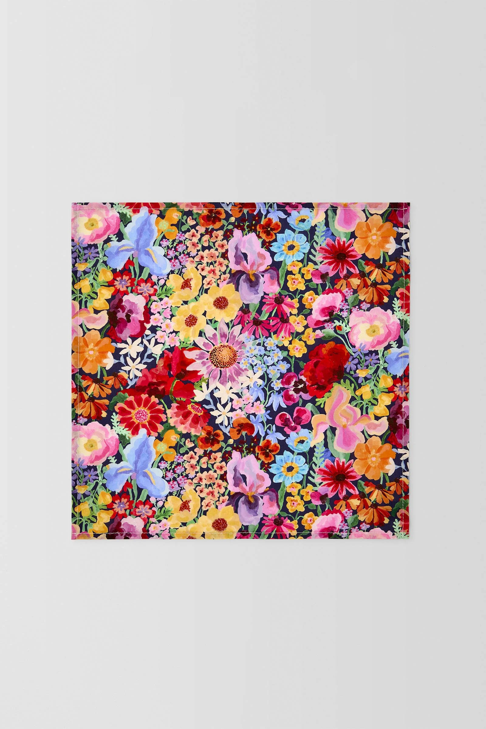  Liberty Meadow Pocket Square  
 PJAW100013 Multi 