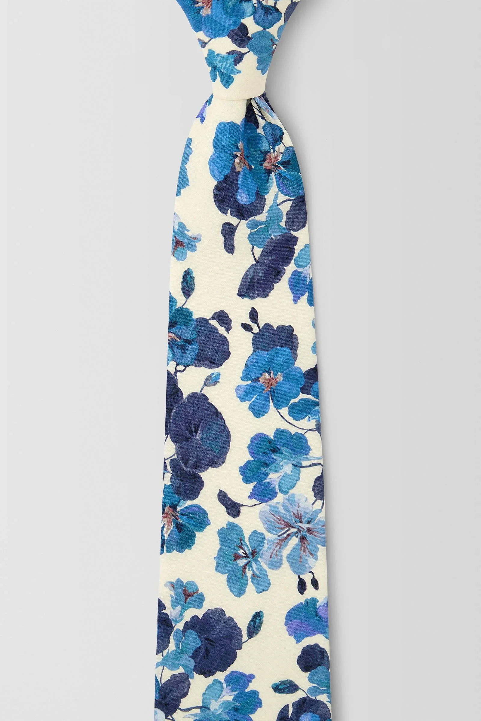  Liberty Nasturtium 7.5cm Tie  
 PJAW100001 Cobalt 