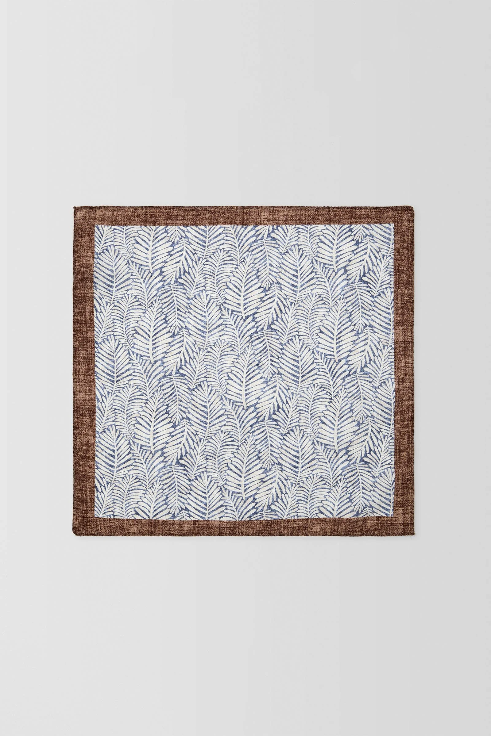  Ferns Pocket Square  
 PJAW100021 Denim 