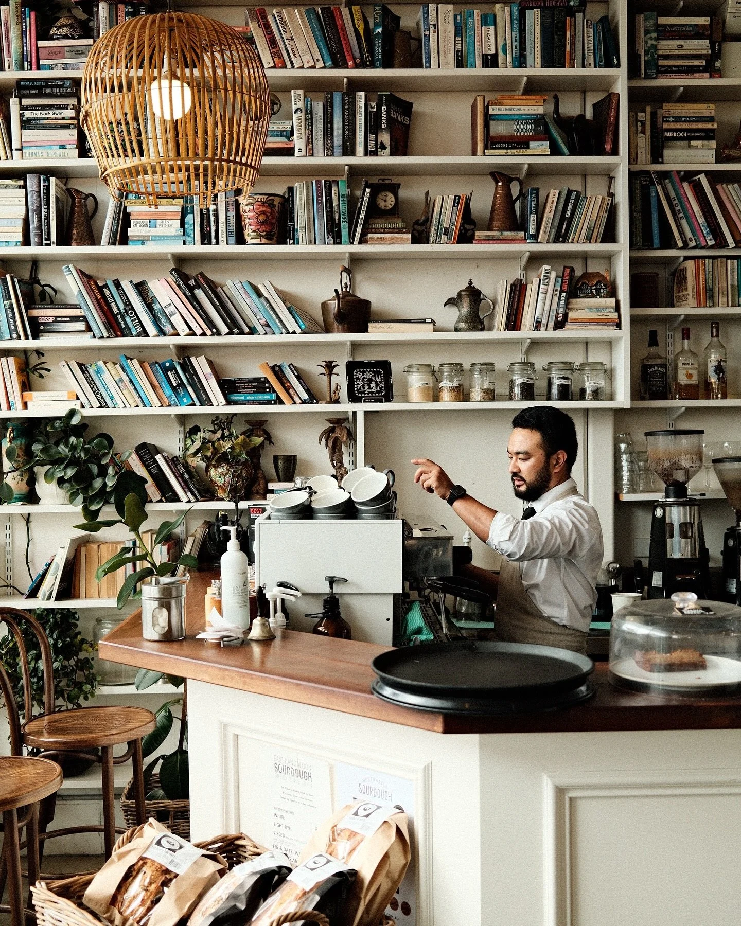 Couple of weeks ago in Bowral, I noticed a barista at @plantationcafebowral in his element. The swiftness of making coffee while having quick conversations between staff and customers - you could tell the guy was a veteran in his craftsmanship. 
.
It