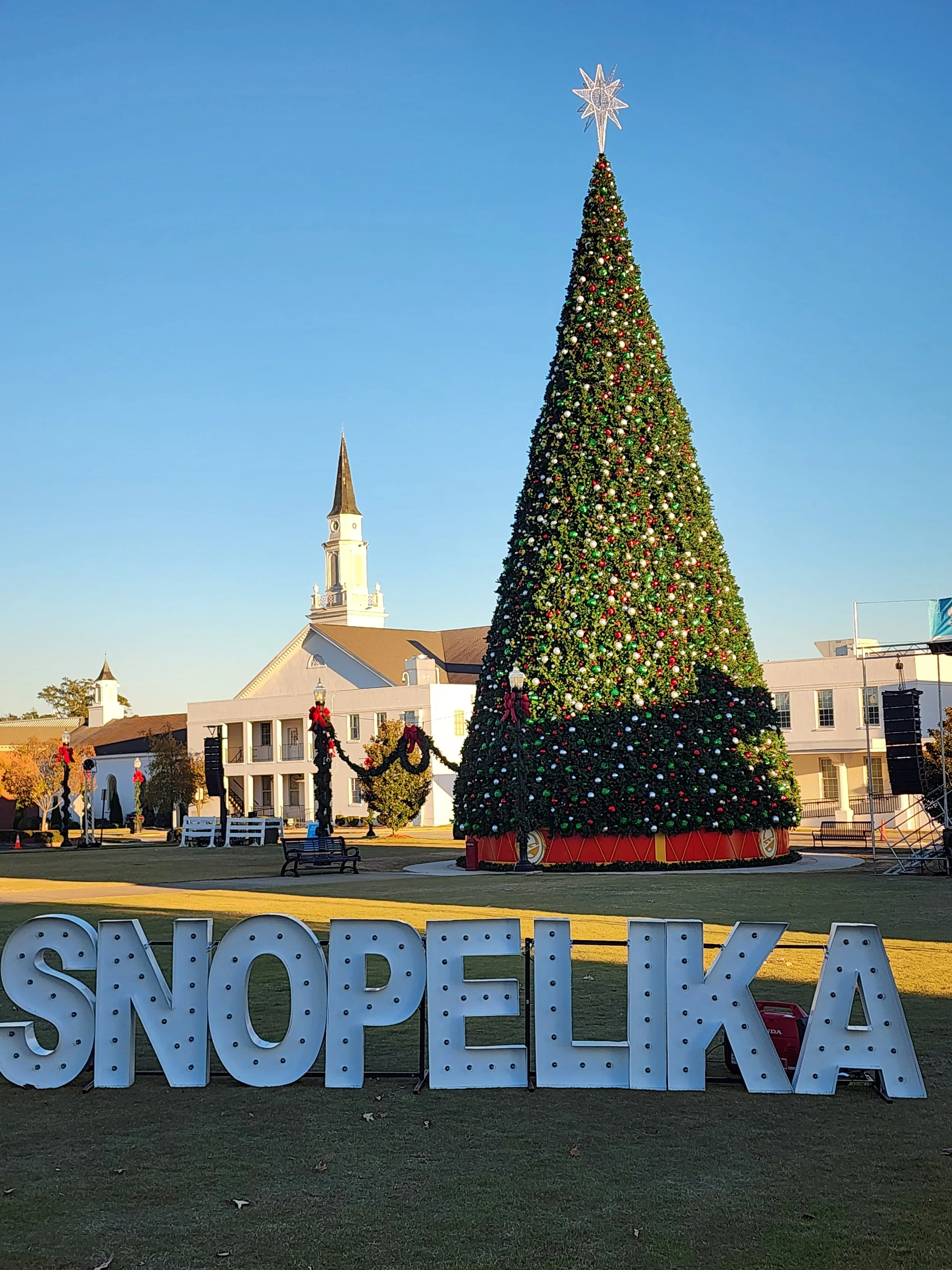 Snopelika Parade and Tree Lighting