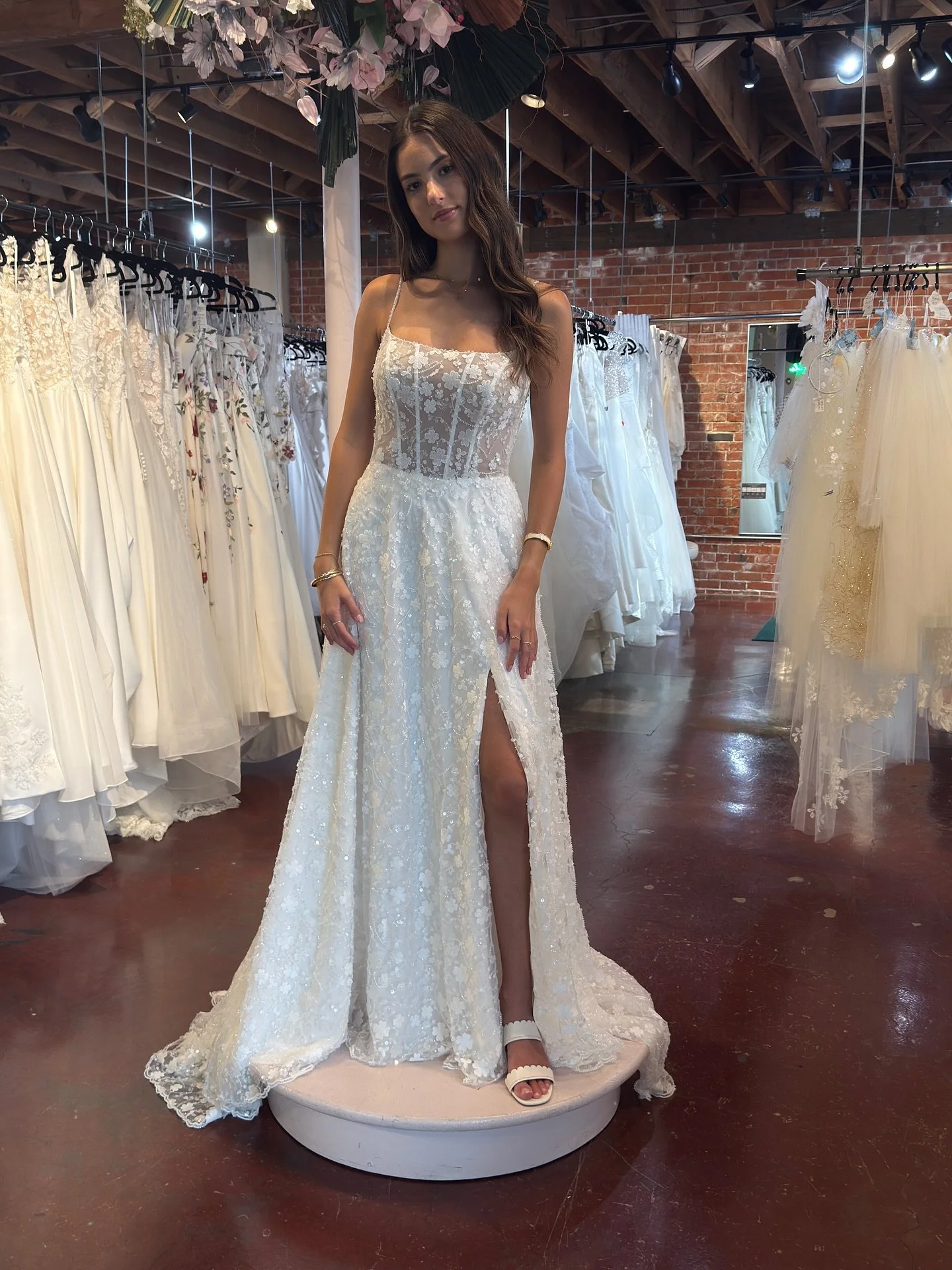 More gorgeous one of a kind dresses! Scoop neck A-line with  slit. 
.
.
.
.
brides #bridal #bridalgowns #greenbride #weddingdress #thedress #wedding #consignment #emeraldcitygowns