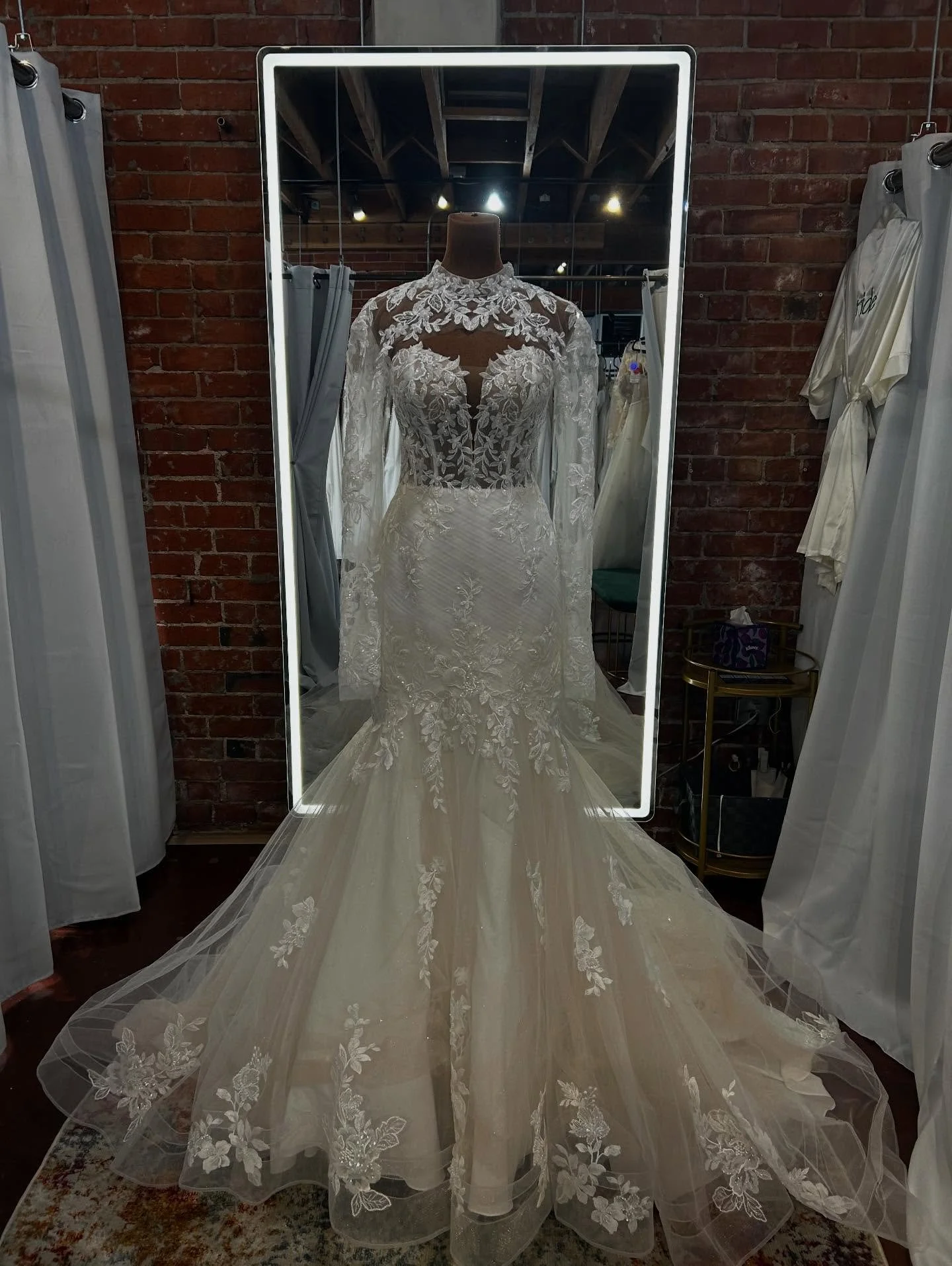 we heard #2016 was back 👀 a decade later and all of these styles are still IN! here we are big on reduce, reuse, recycle and so are fashion trends 💐