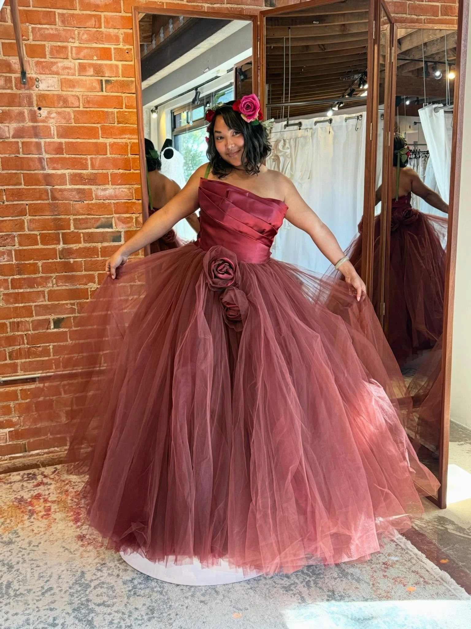 🌹New size 10 custom ball gown on consignment in the shop🌹 perfect for a bride that&rsquo;s looking for a POP of color 🤭