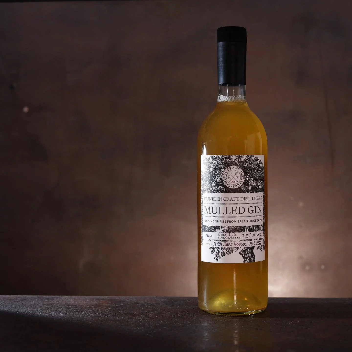 Limited stocks available! 🔥

Think mulled wine, but with gin. Our Dunedin Dry Gin is artfully combined with 100% Central Otago apple juice for a warming evening brew. Mulled with cinnamon, locally grown bay leaves, and Bay of Plenty lemons, it's a s