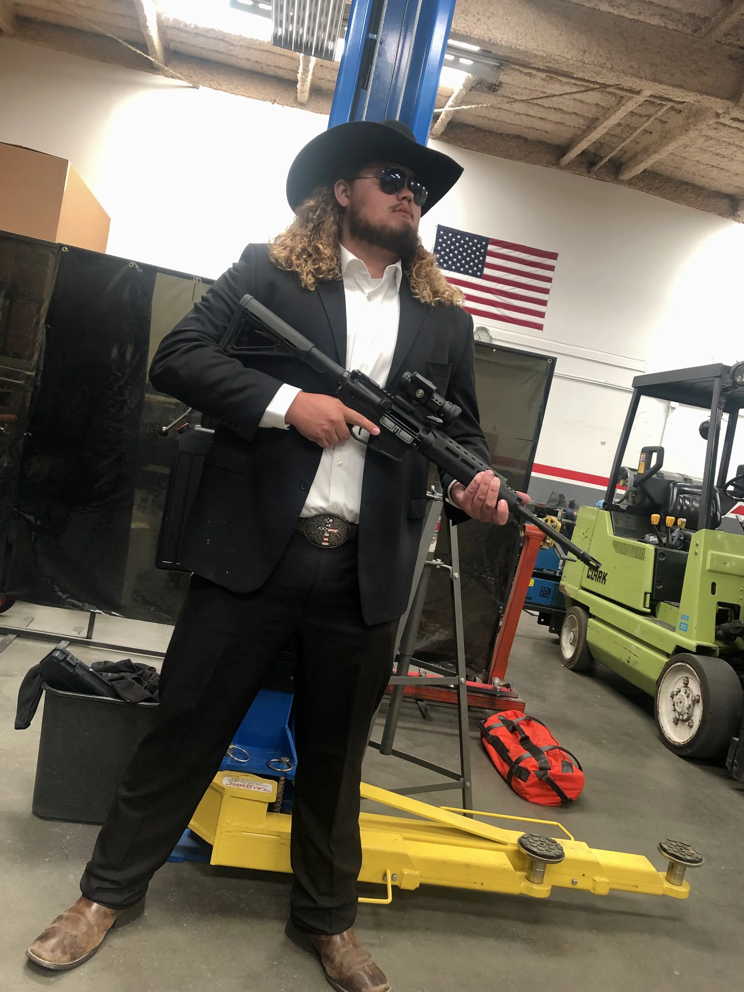 Liam Suit Gun