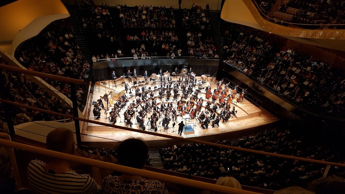 Case Scaglione dirige le Boléro à la Philharmonie