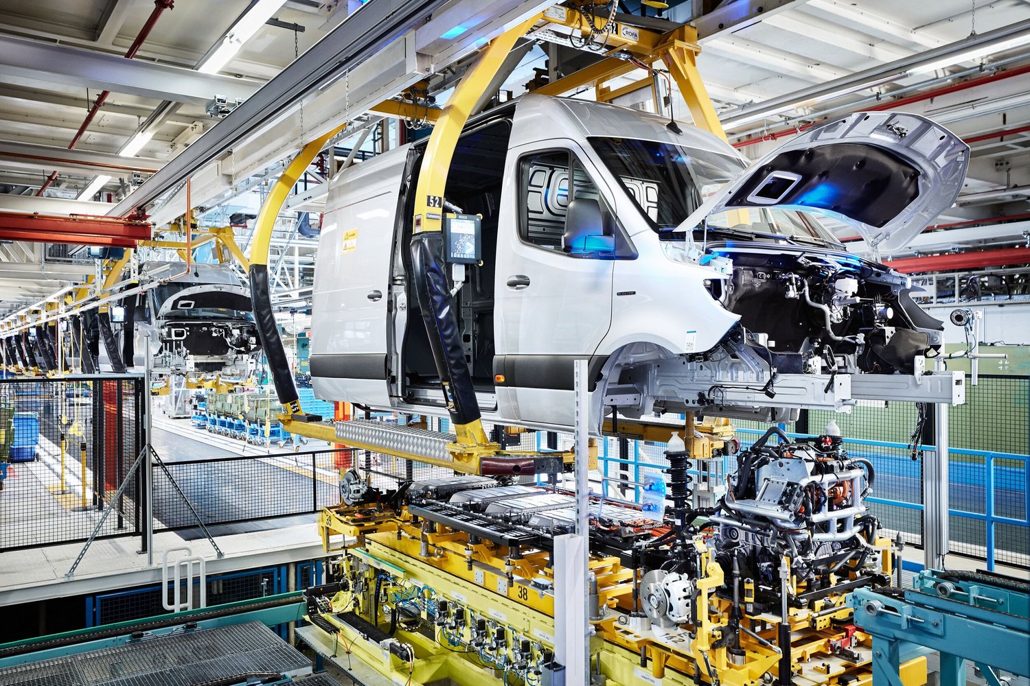 MERCEDES-BENZ MADE IN DÜSSELDORF — Vivid Magazin