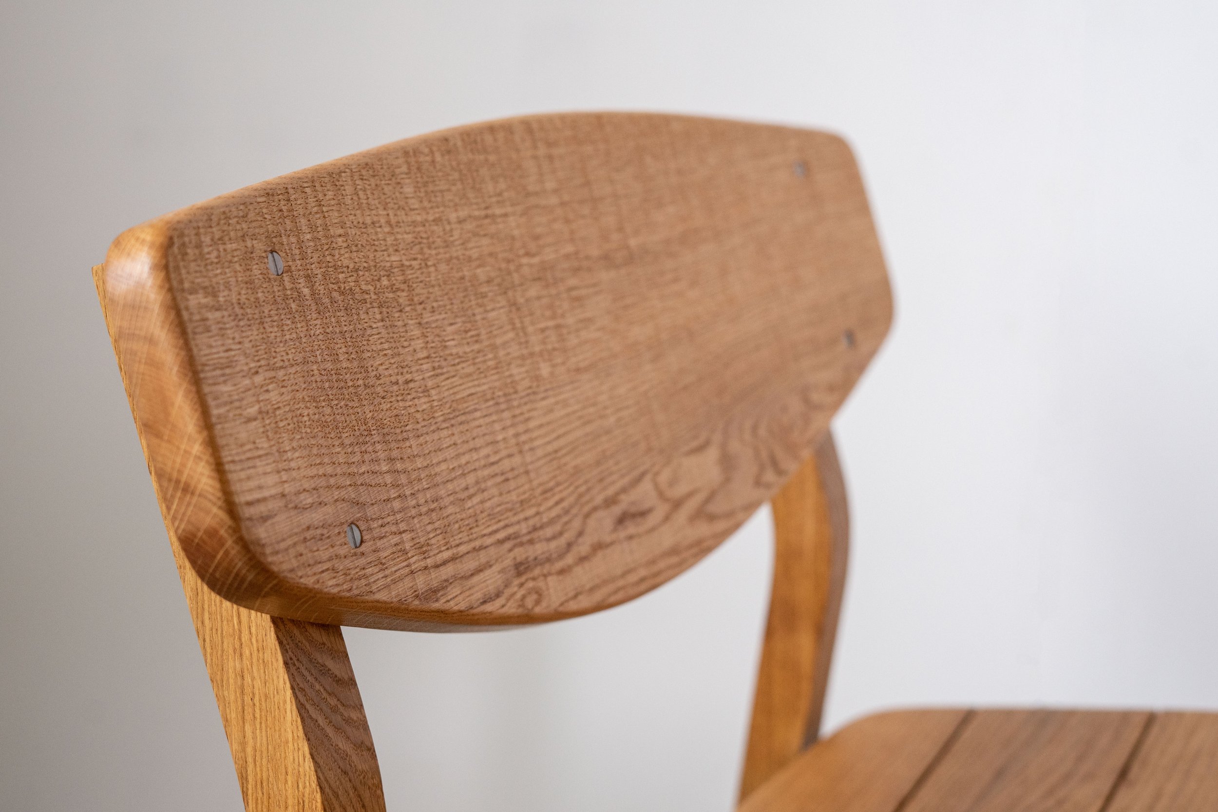 Textured oak backrest on the Kennet garden chair.