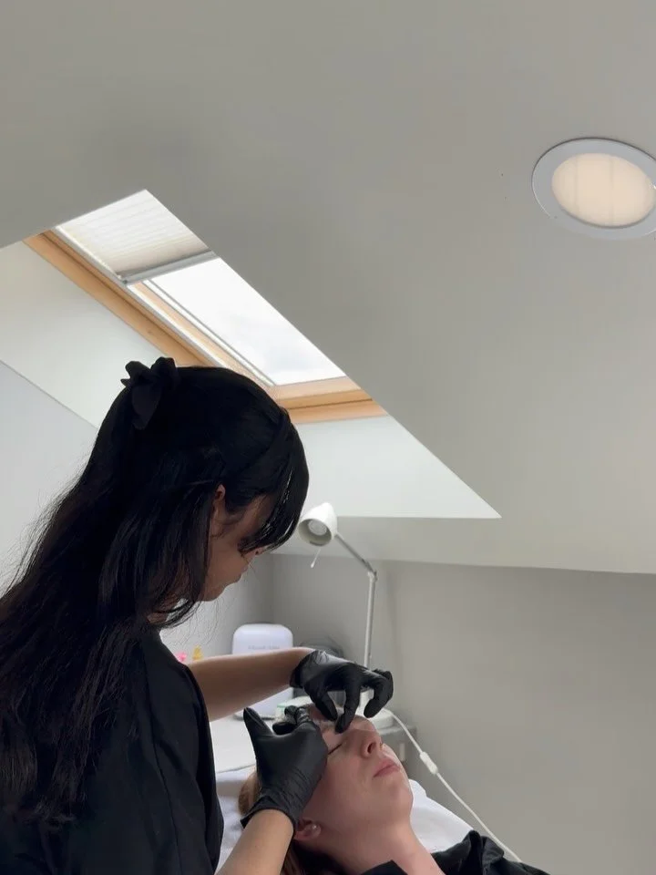 A short but sweet WITL 💜 Oftentimes as a GP, my week consists of seeing NHS and Private patients alongside my aesthetic patients. I had the opportunity to enhance my aesthetic eye and skills with a couple of courses 📖 Managed to squeeze in a couple