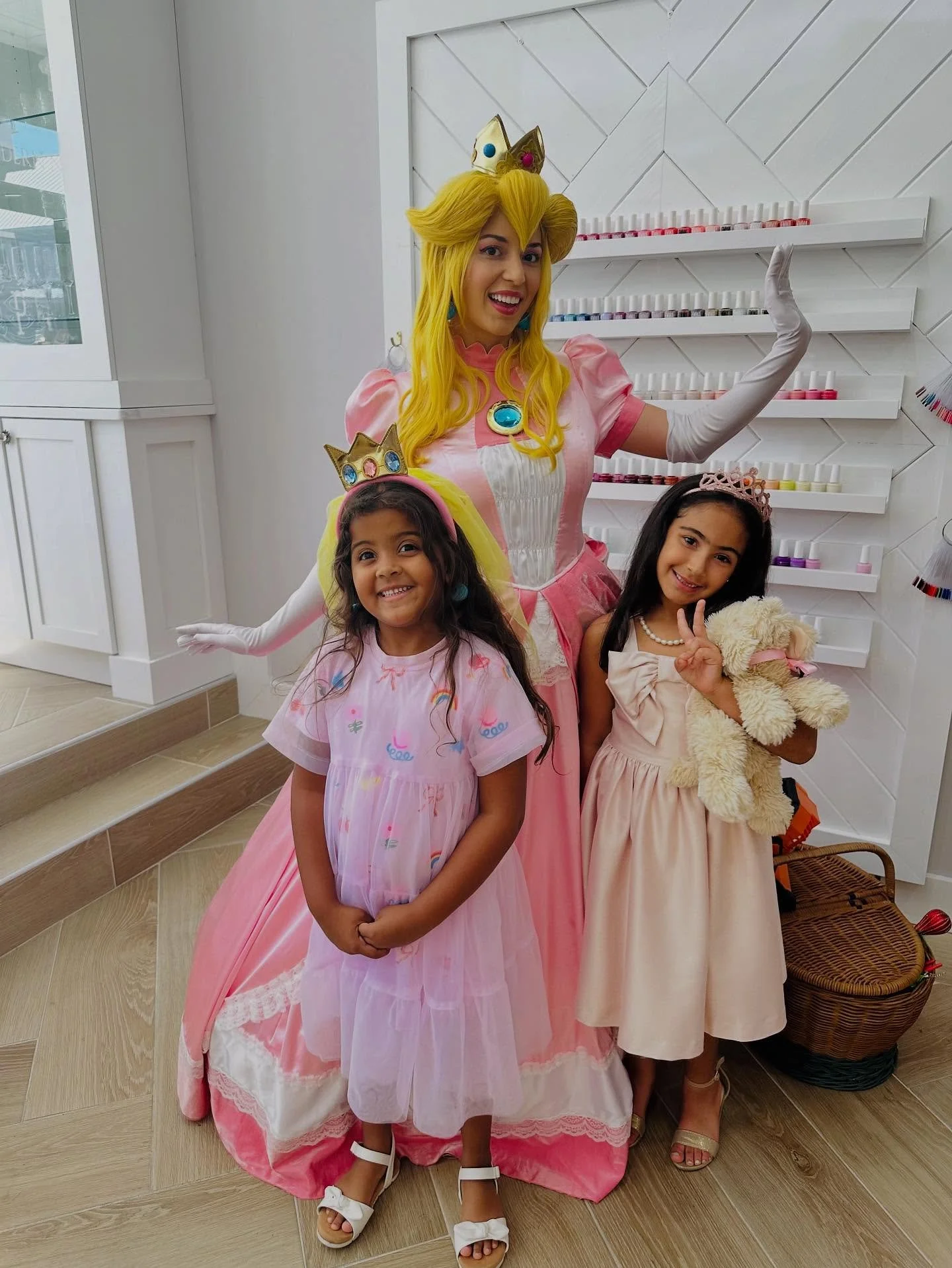 This princess had a fantastic time entertaining at @thepolishsocietytampa ✨ 🎉 nails, cake, dancing, games and glitter ✨ what every little princess could ask for in a birthday party. Check them out for your next event 🎈 

#tampamoms #thingstodointam