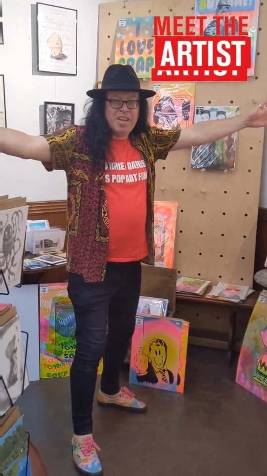 Here comes the king of colour! 🎨🌈👑@barriejdavies dropped by last week with a whole stack of screen printed treasures!
Come feast your eyes on a psychedelic medley of art! #gallery #artwork #julesemporium #brightonartist #brightonshops