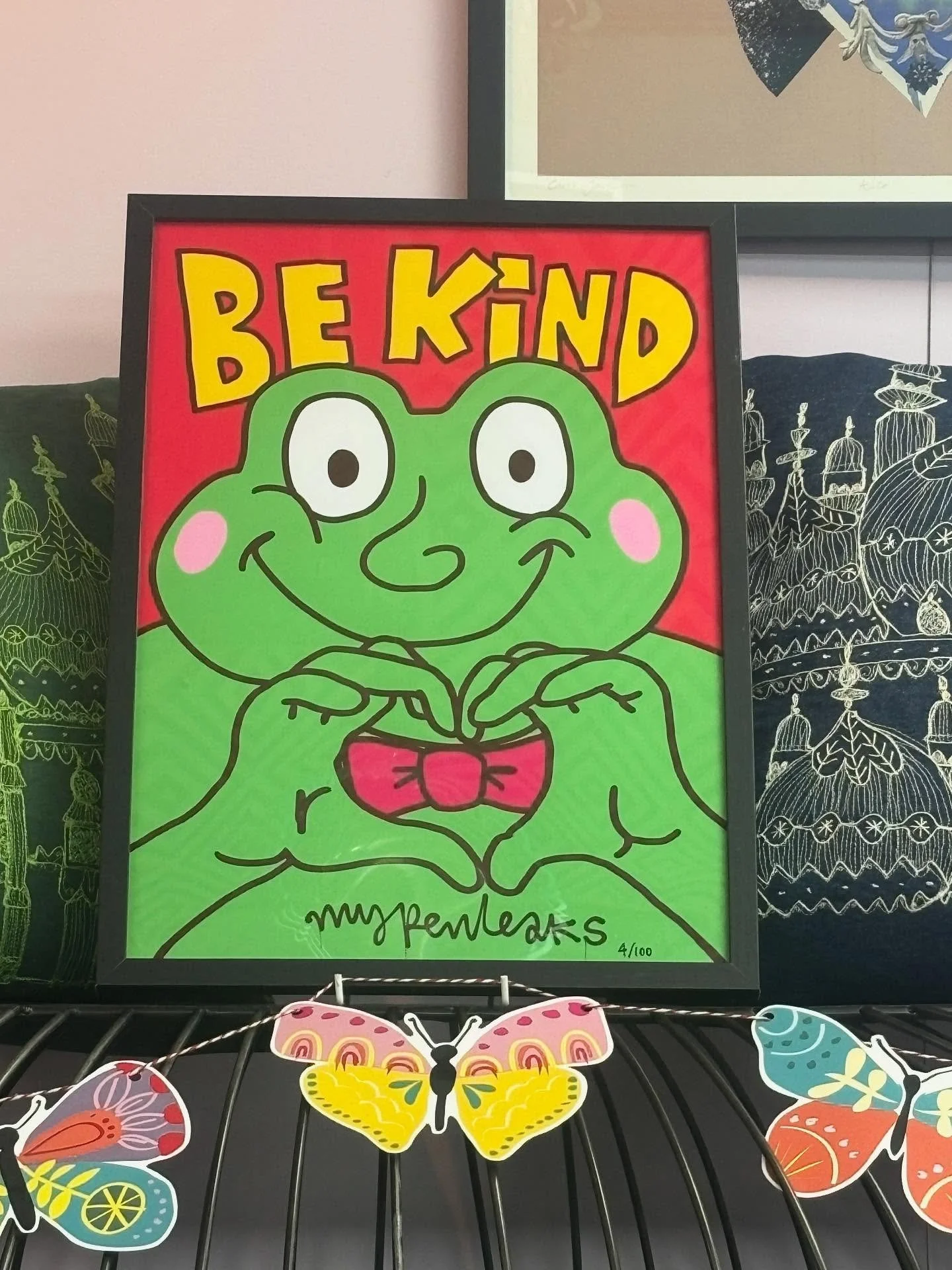 We 💜 fwog, come and see all the places he&rsquo;s hiding here @jules_emporium. Thank you @mypenleaks for such a wonderful selection of limited-edition prints, framed prints and stickers. 

#fwog #brightonartist #art #unique #shoplocal #mypenleaks #b