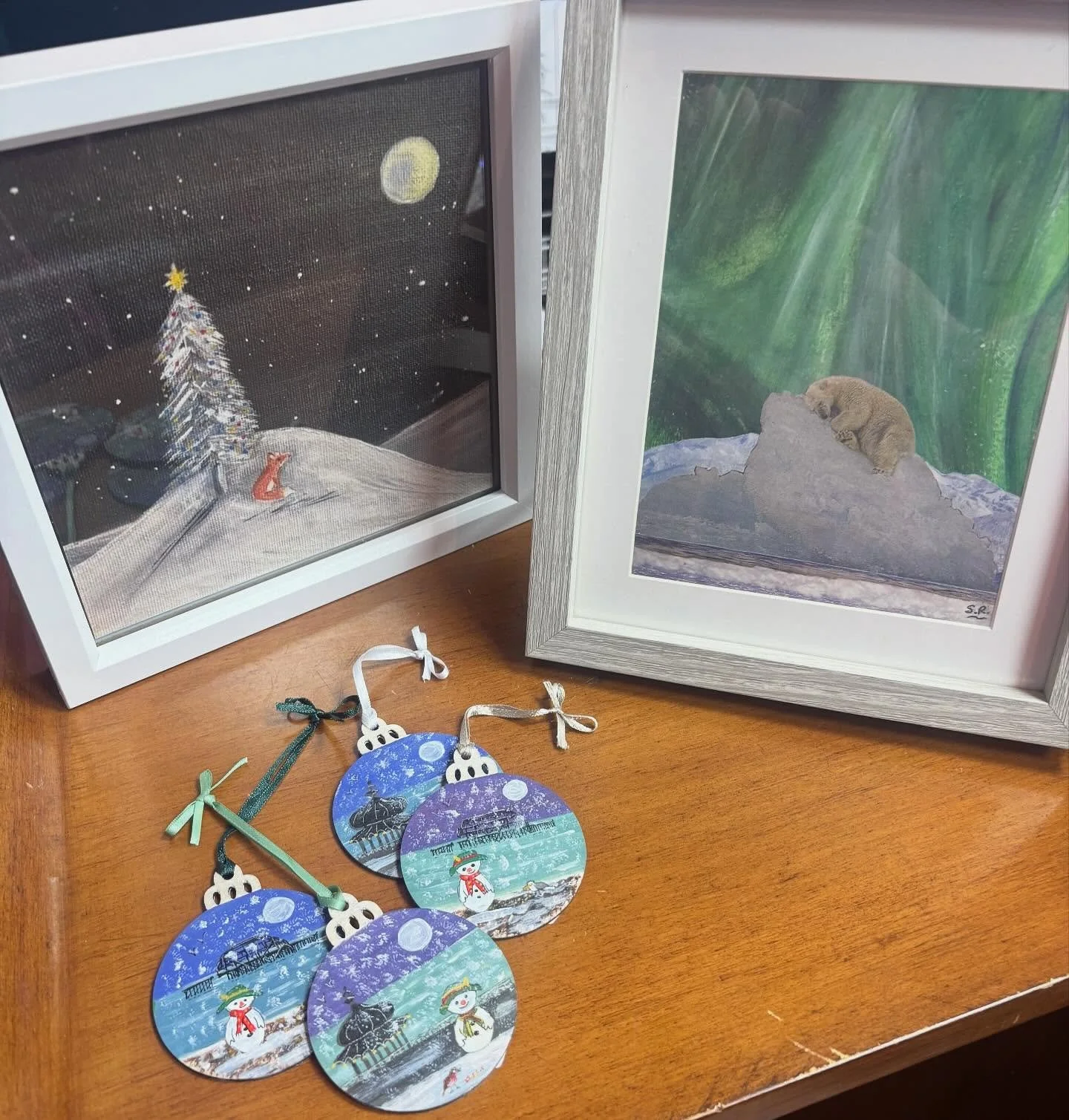 JUST IN! Festive art from @suerosscollageart 

We&rsquo;ve just had a wonderful delivery that&rsquo;s going to make your Christmas extra special. Discover hand-painted decorations, an original framed collage, beautiful festive prints and cards.

Skip