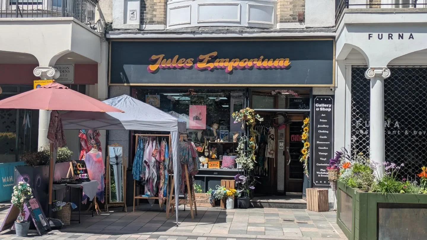 Brighton is showing off today and so are we. Sunshine, good vibes and shelves full of gorgeous finds 😍 pop down and soak it all in with us. 
Local art, indie makers, plus a little retail joy waiting for you!
