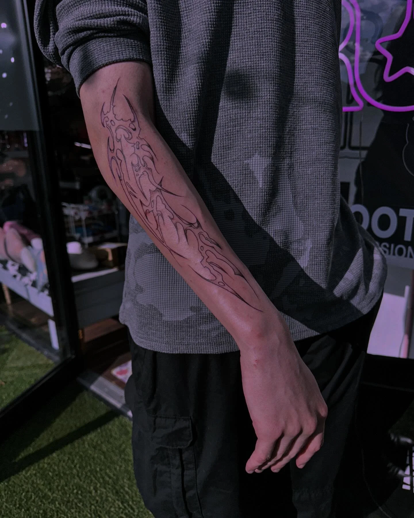 cyber arm piece for zach, matching his rib pieces from the last session ⭐️