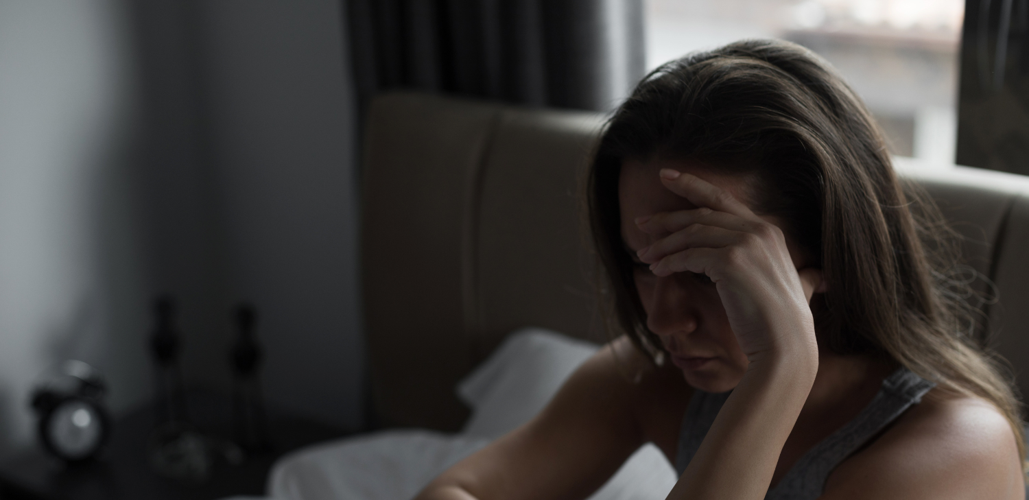 Women holding her head thinking about katamine therapy