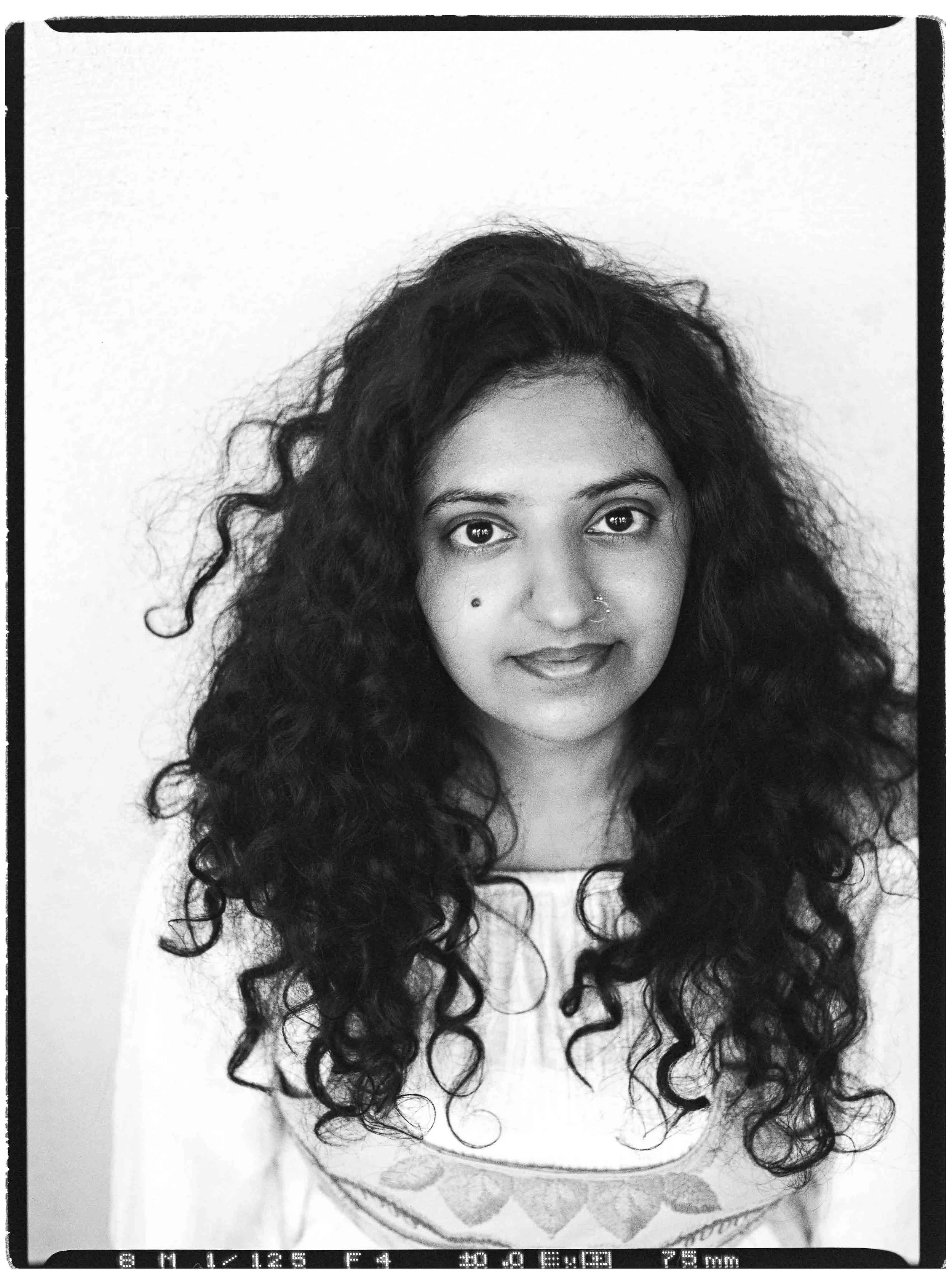 editorial-portrait-woman-london-studio-cassandra-jb.jpg