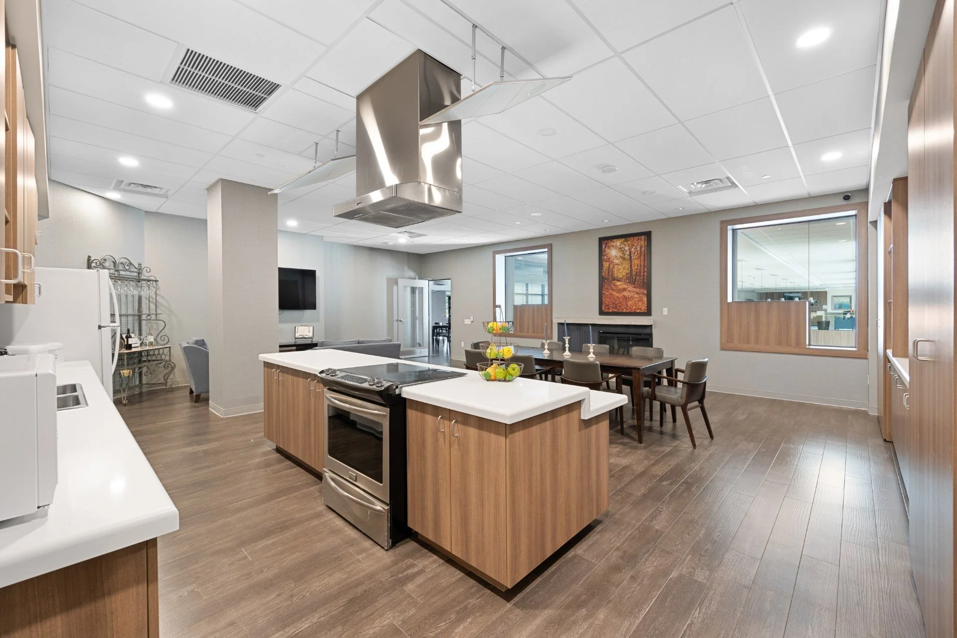 020 - 61 Fairfax Crescent, Toronto.jpg