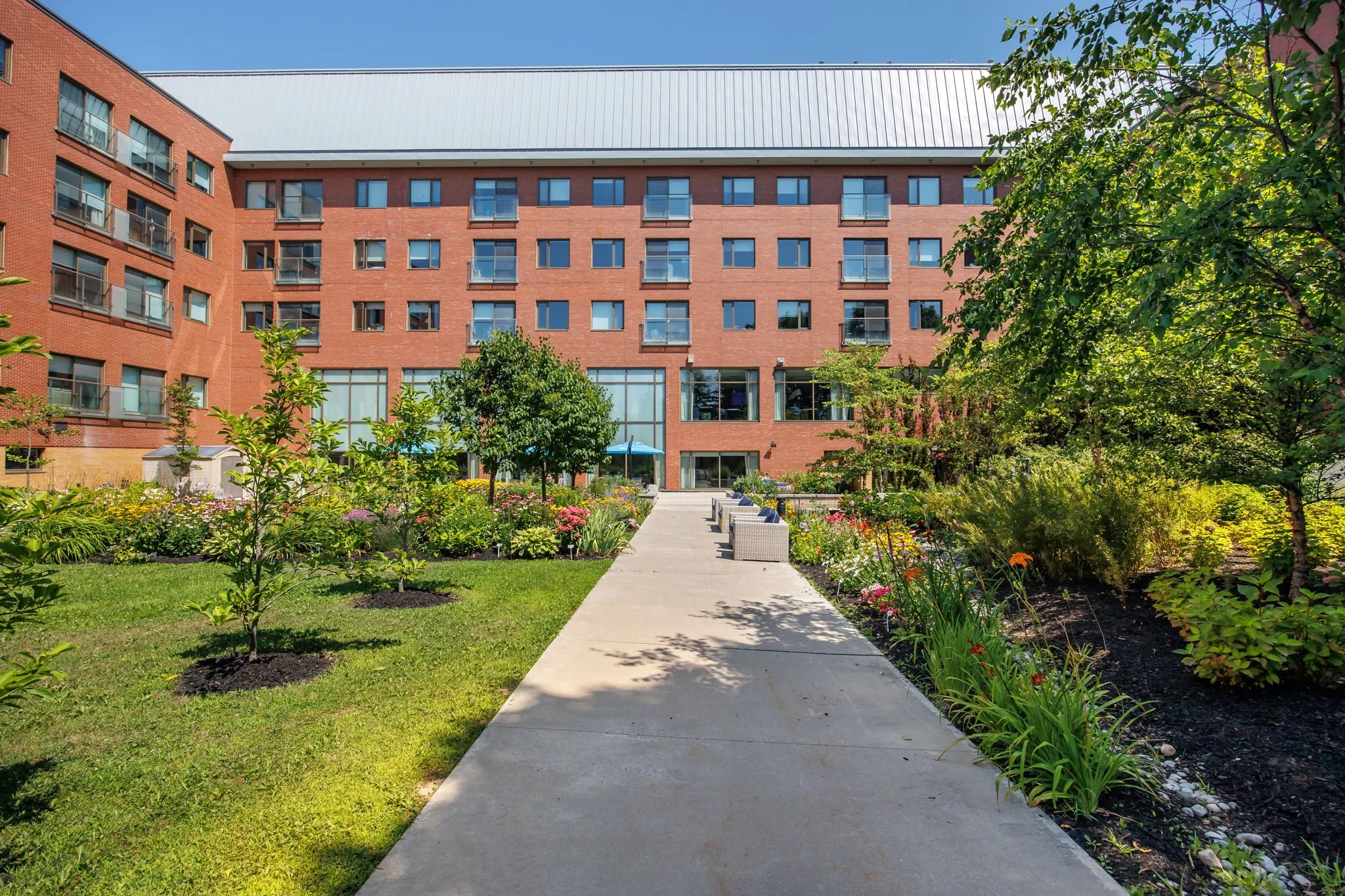 20 - Presentation Manor.jpg