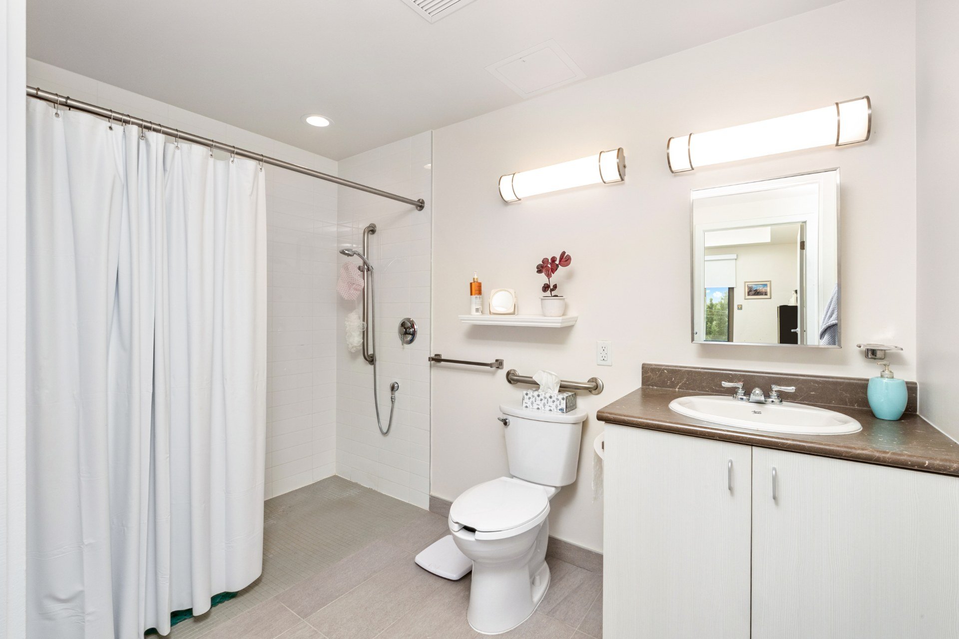 013 - 61 Fairfax Crescent, Toronto.jpg