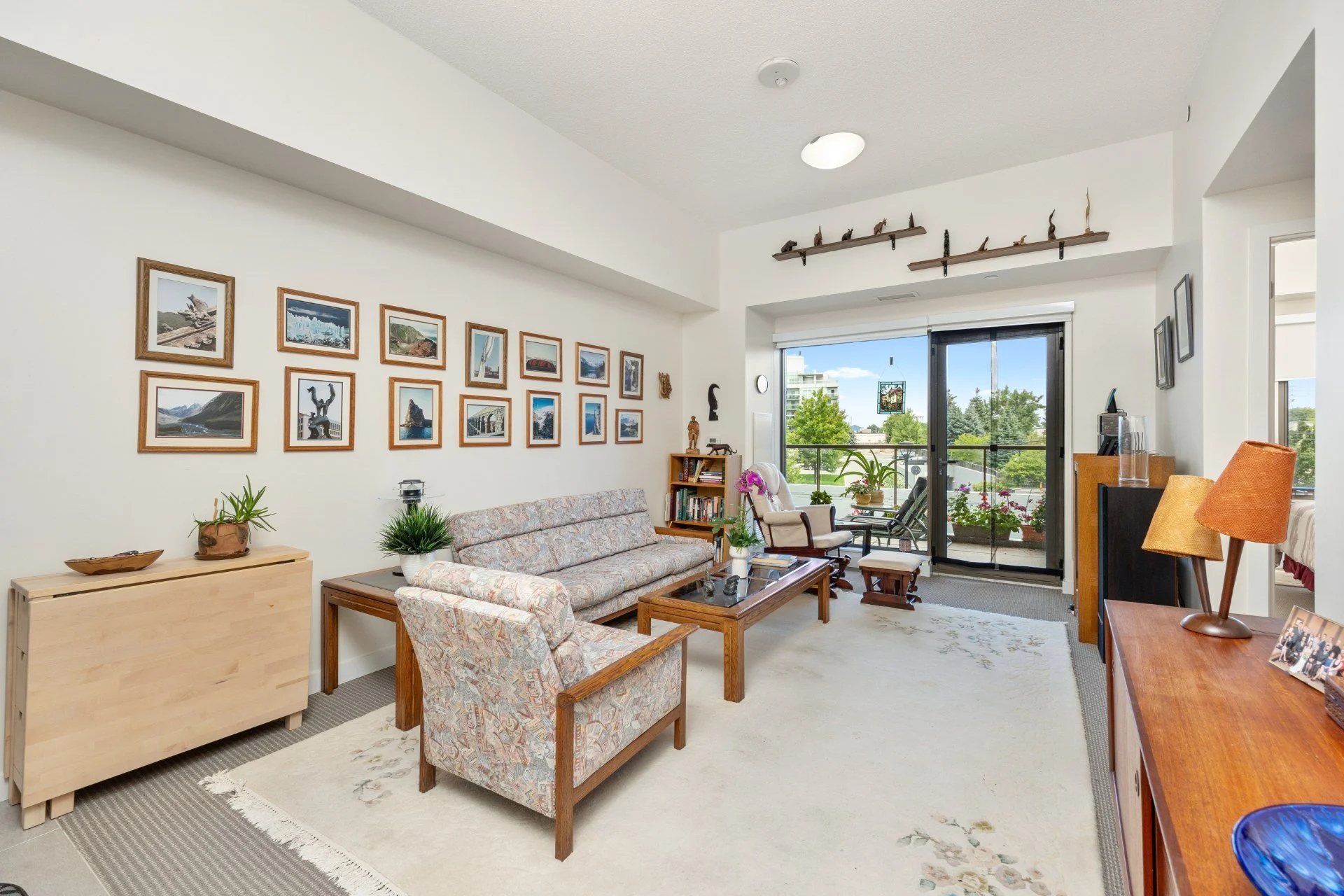 003 - 61 Fairfax Crescent, Toronto.jpg