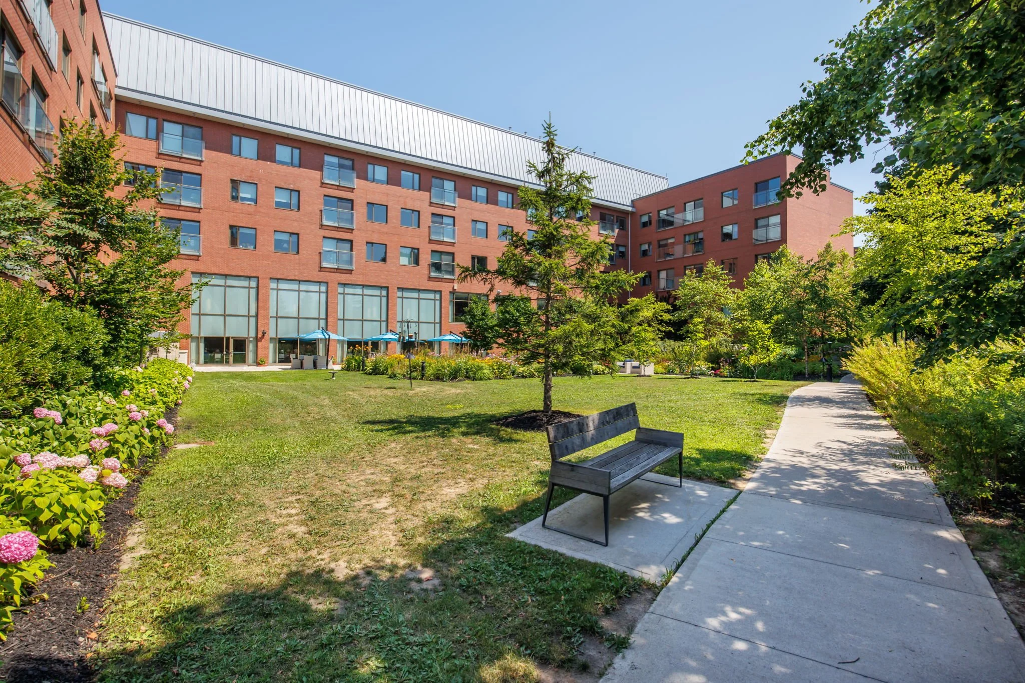 18 - Presentation Manor.jpg