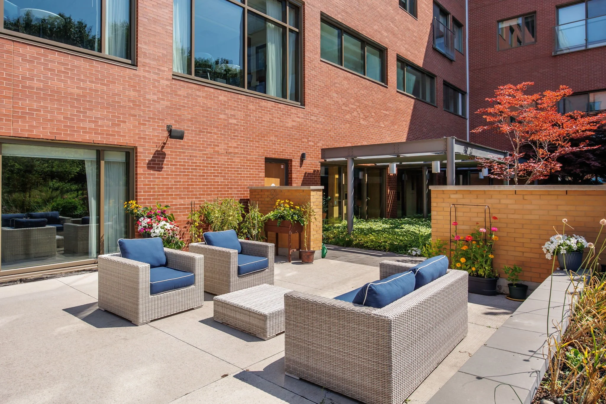 10 - Presentation Manor.jpg