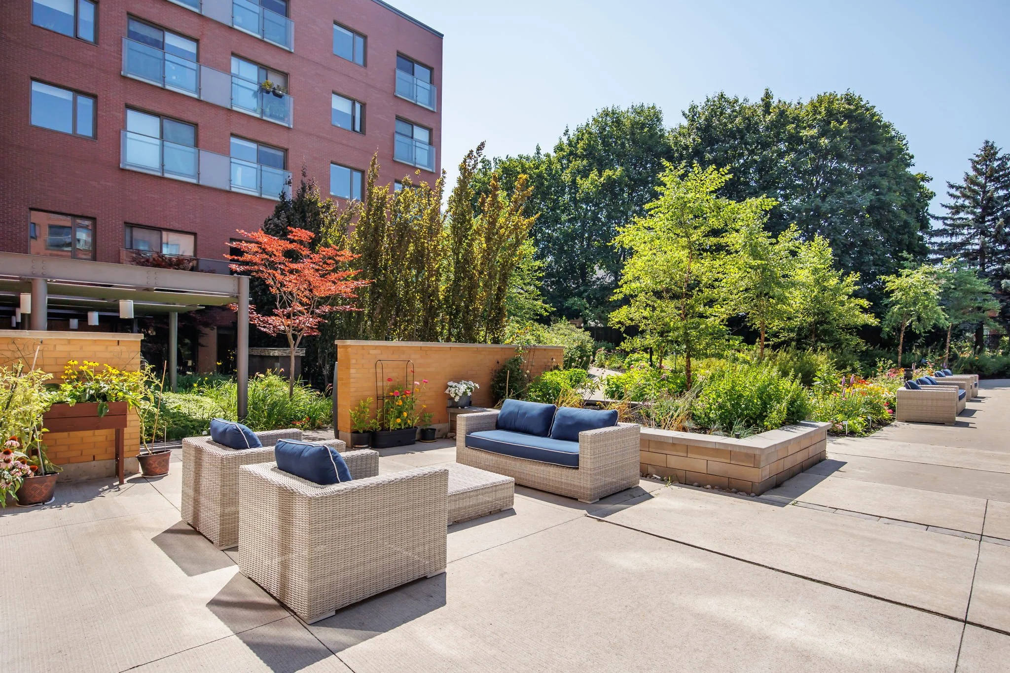 4 - Presentation Manor.jpg