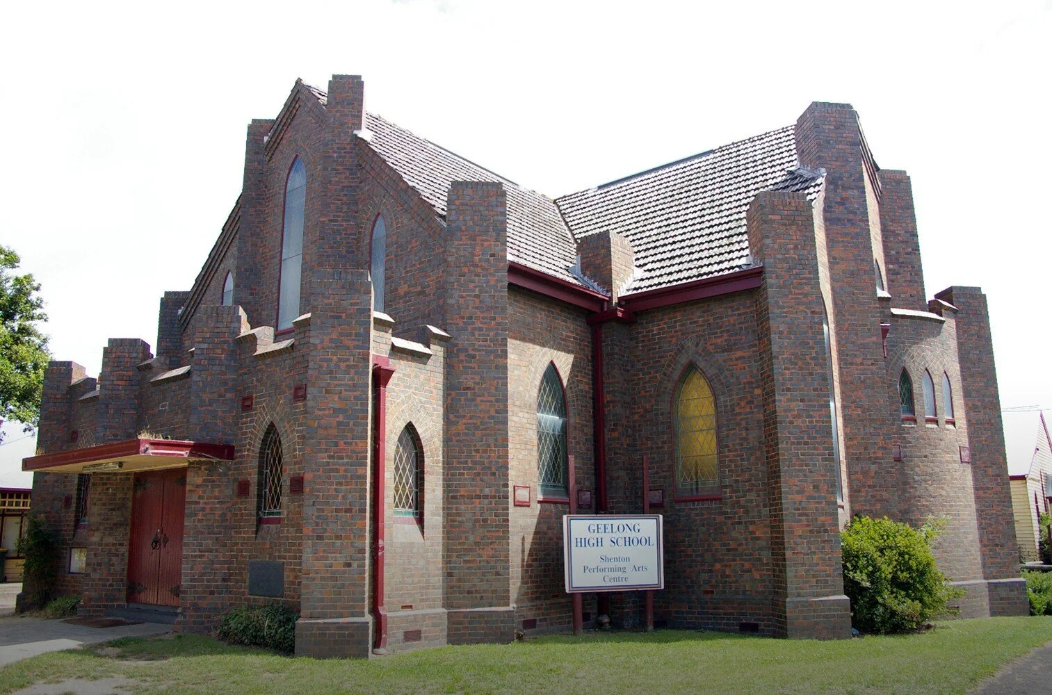 Geelong architecture, Surfcoast architecture, Melbourne architecture, education architecture, school design, regional architecture, Geelong High School, school design, Shenton Theatre, theatre design, performing arts centre, auditorium seating, tiere