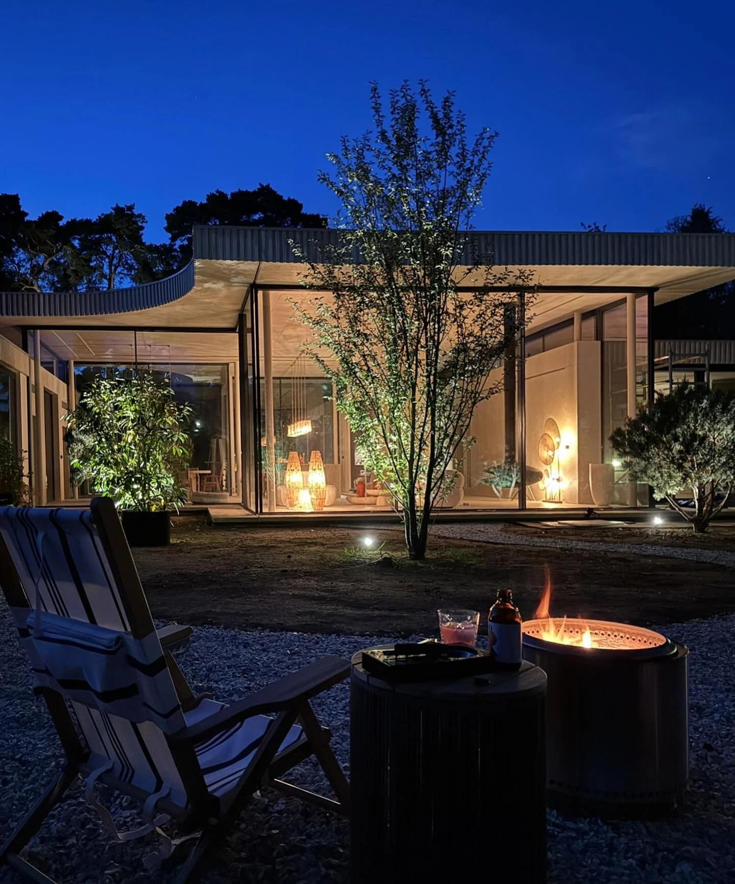 Residential architecture design, concrete roof, modern, glass wall