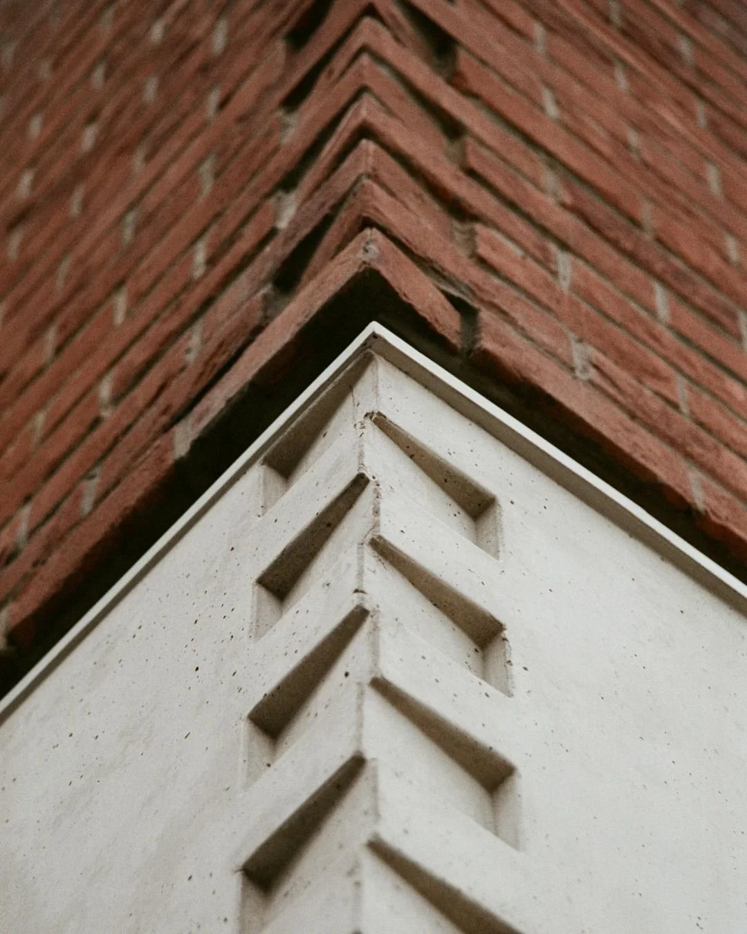 Geelong architecture, Surfcoast architecture, Melbourne architecture, London architecture, regional architecture, residential architecture, house design, concrete architecture, concrete detailing, cast concrete design, brick quoins, concrete quoins, 