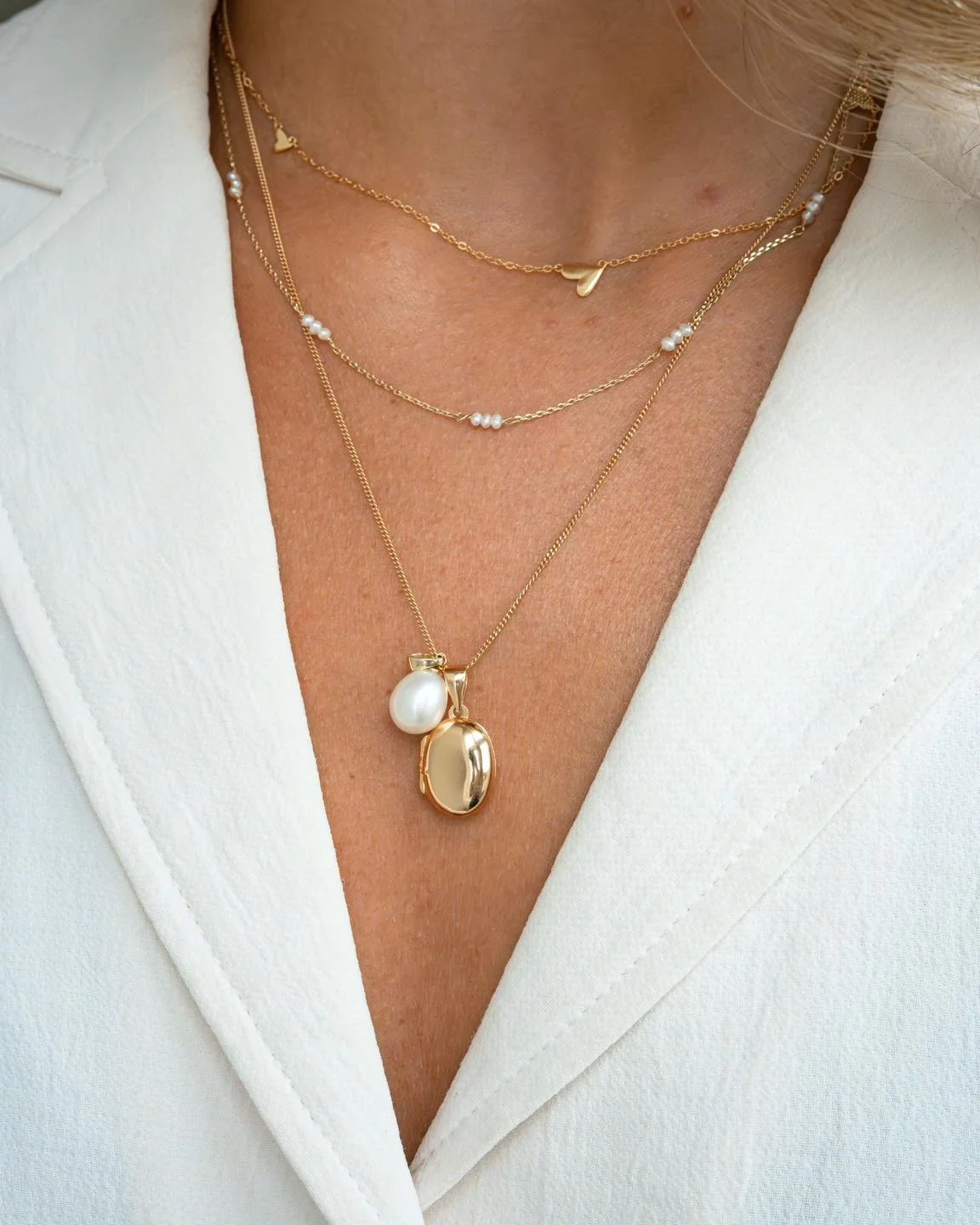 Designed to be worn every single day, our solid gold dainty pieces are made to move with you. Lightweight, timeless, and crafted to last, they&rsquo;re the kind of pieces you never have to take off.

#solidgold #engravedjewelry #harmonyjewelry