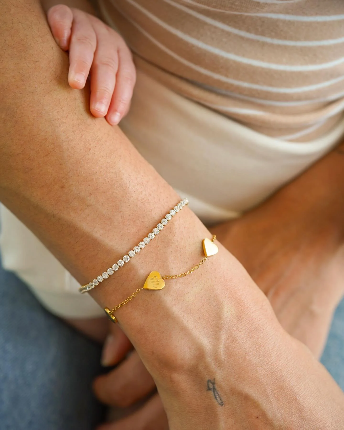 Handwritten by you engraved by us🫶🏼 Shop custom engravables and more this Mother&rsquo;s Day. Don&rsquo;t forget to shop online for 20% off until May 3rd!

#customjewelry #personalizedjewellery