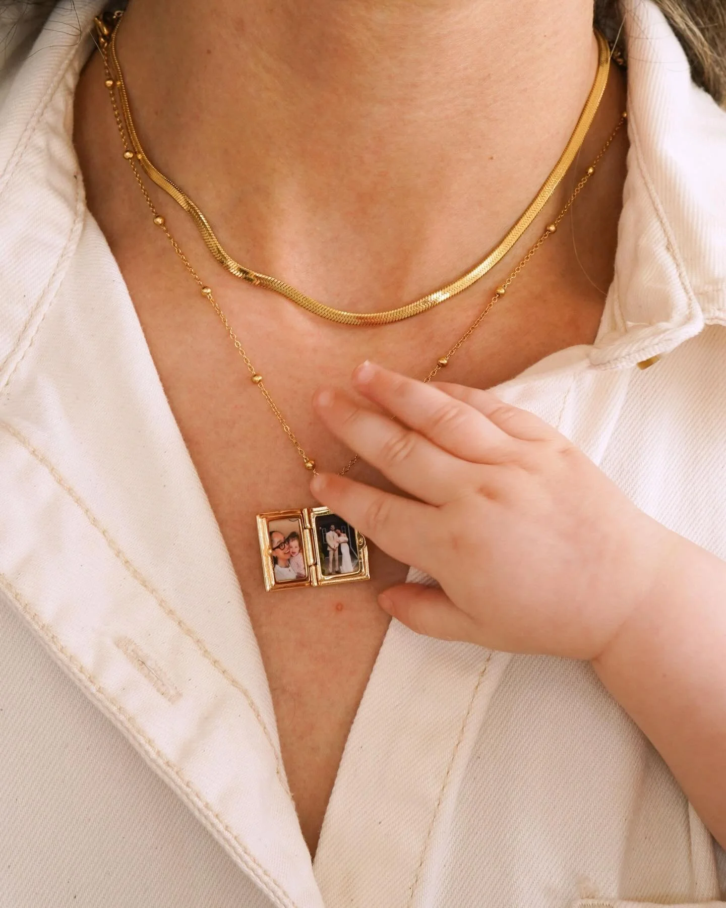 a little book of everything she loves 🤍
our storybook locket holds up to 2 photos inside, plus you can add her initials on the front or a custom engraving on the back. Create something she&rsquo;ll actually keep forever.

20% off online only until M