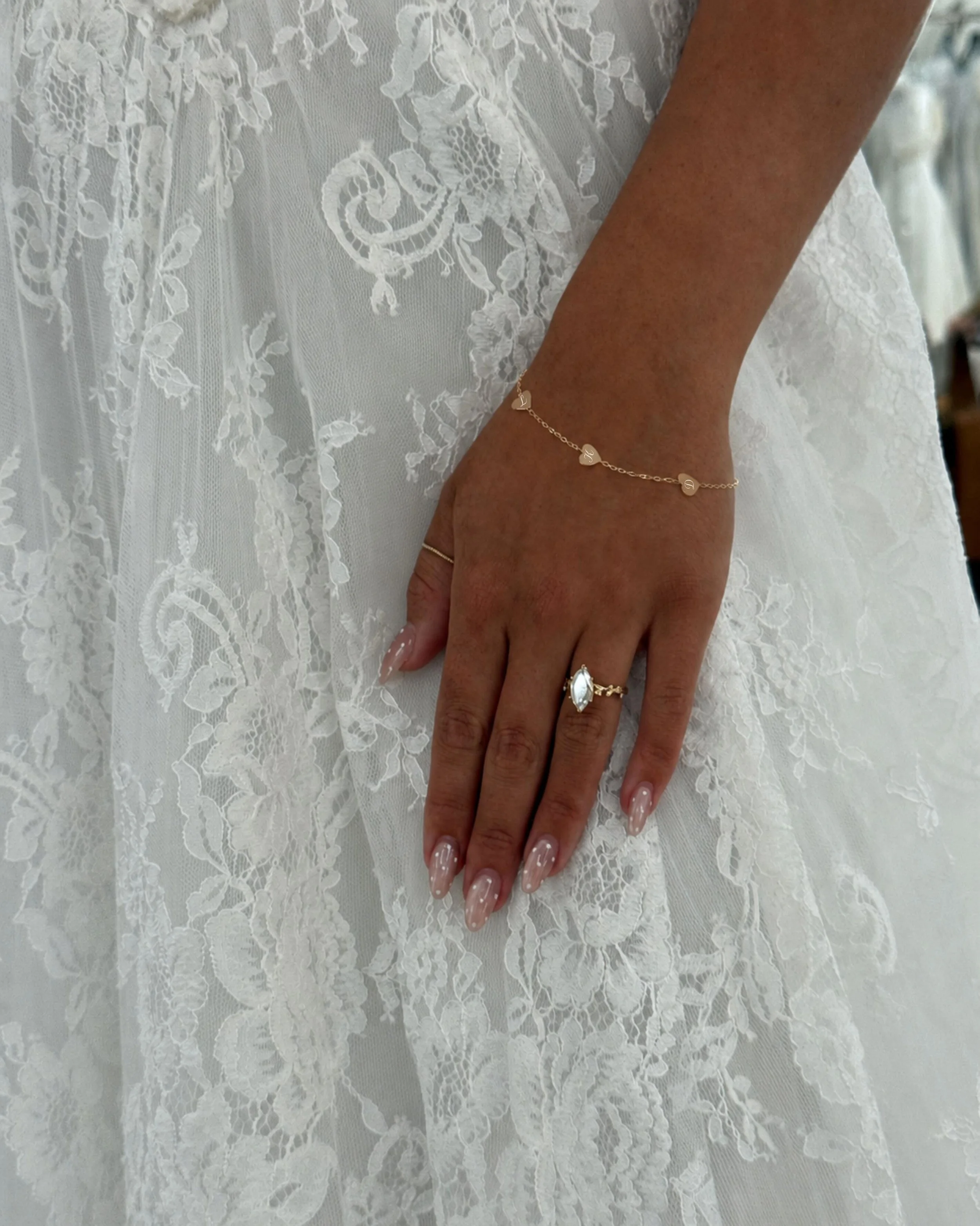 From &ldquo;I do&rdquo; to your honeymoon, our waterproof jewelry is made to go wherever love takes you. 🌺🍹💍

#waterproofjewelry #weddingjewelry #bridaljewelery