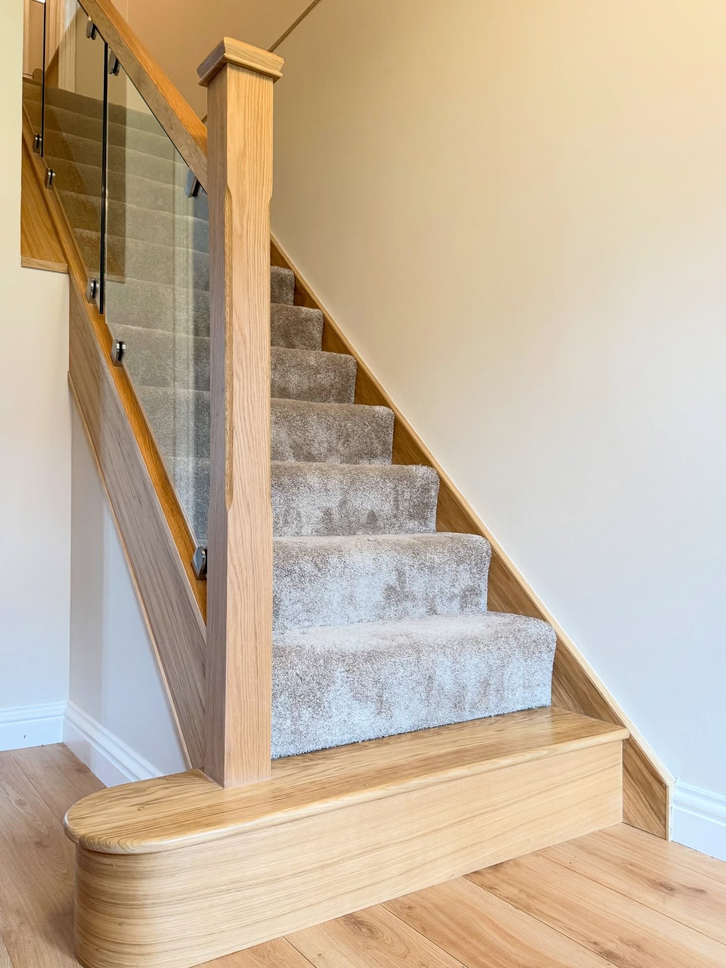 So easy to fall in love with this recent staircase conversion in our clients beautiful home 🥰. 

Solid oak stair components from @richard_burbidge , finished in a clear lacquer to highlight the natural grain &amp; provide unmatched durability. Bespo