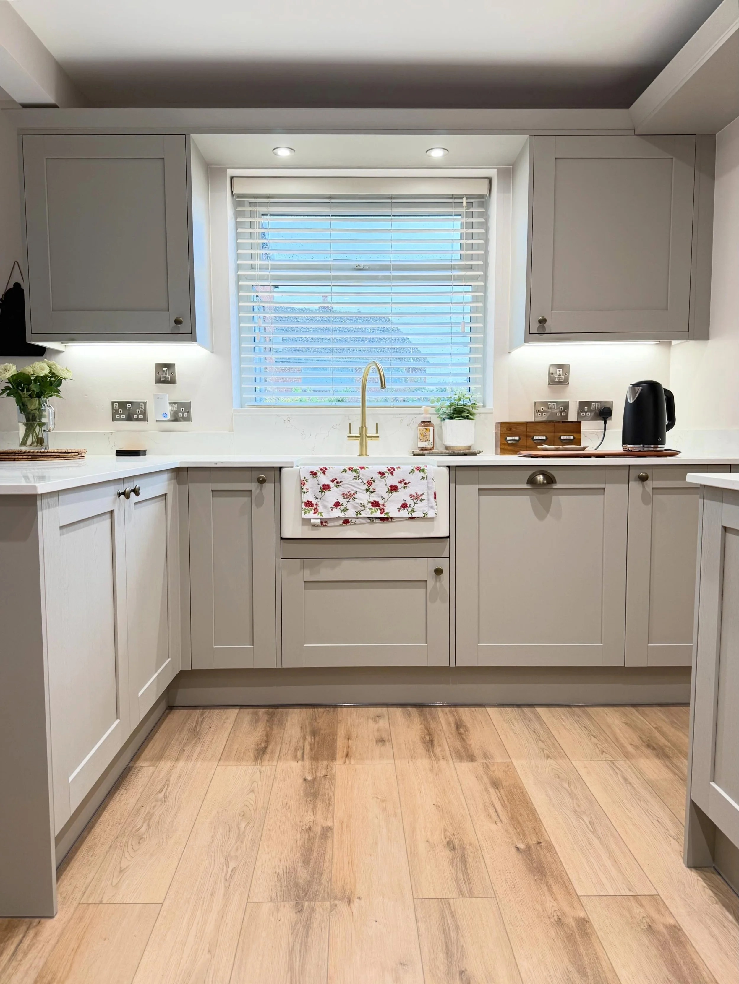 Our latest kitchen renovation, featuring @howdensjoinery shaker kitchen in Neutral Grey.

Finished with sleek quartz worktops, matching splashbacks, undercill detailing and drainer grooves, alongside a practical open shelving display and a custom pan
