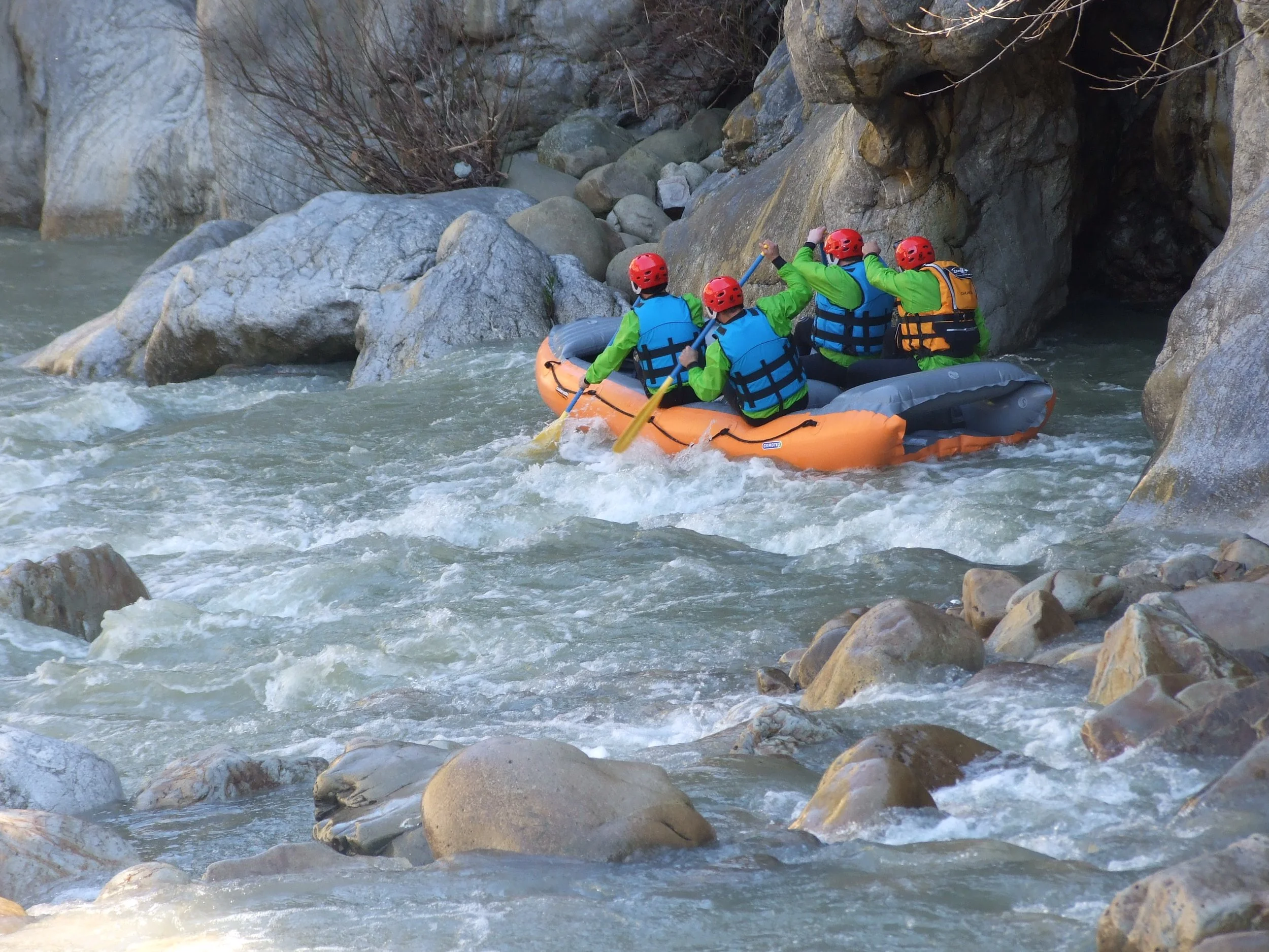 rafting.jpg