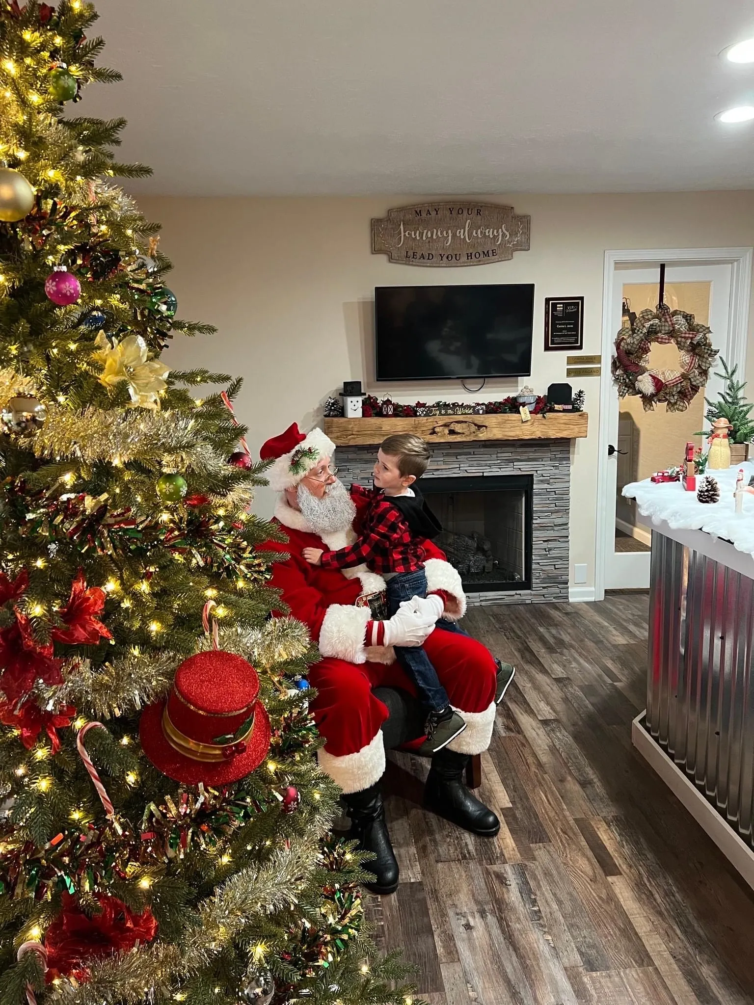 Santa Curtis Gallery Pic 10.png