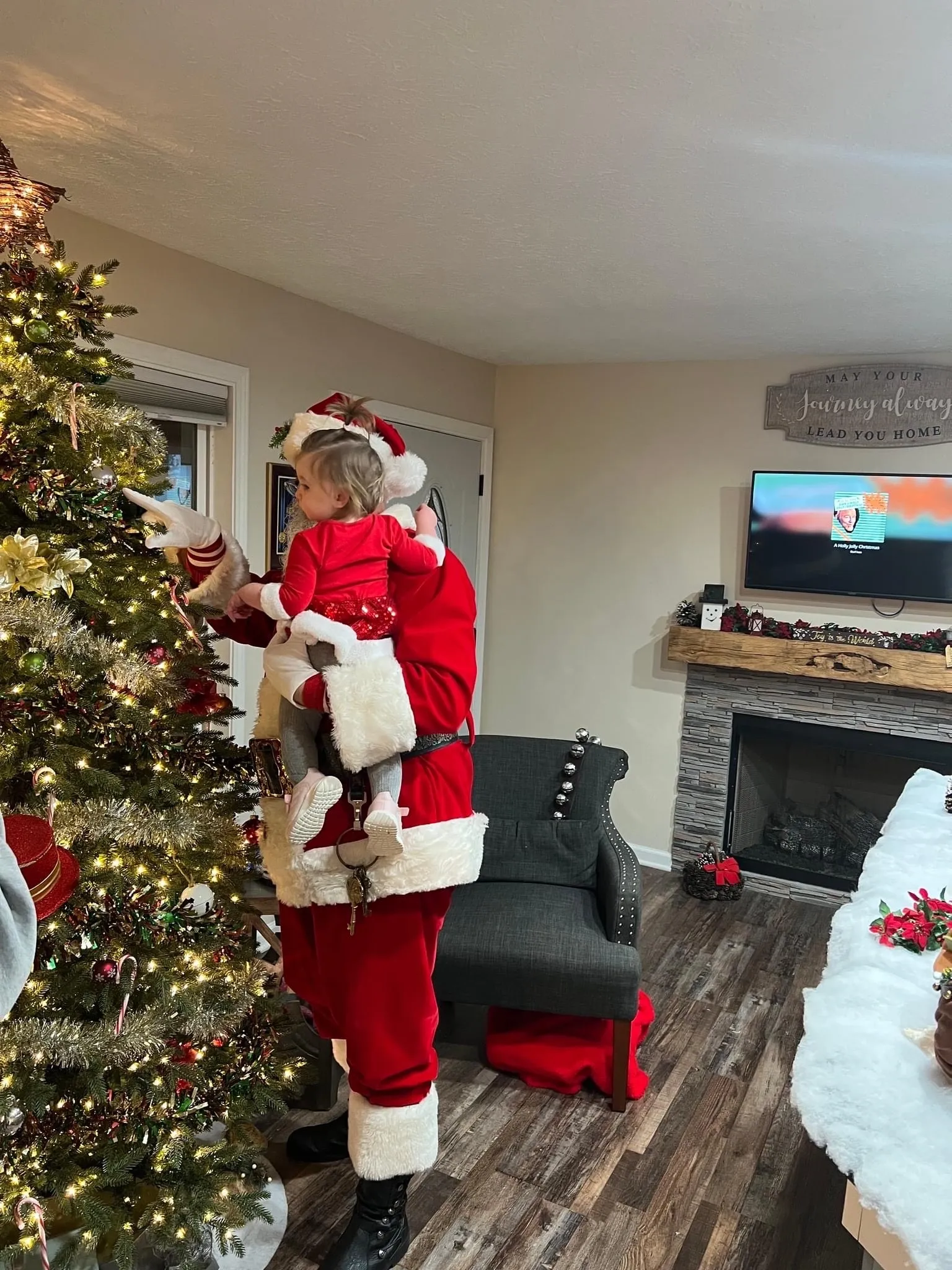 Santa Curtis Gallery Pic 11.png