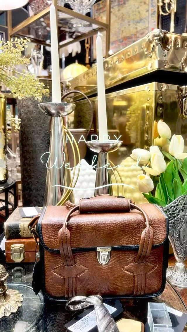 ☀️ ✨ Sounds like the weekend is calling you to #goantiquing! Spend it with Era of Opulence at @zionsvilleantiquemall, Booth 73/74!
.
.
.
#eraofopulence #vintagestyle #antiquesofinstagram #zionsvilleantiquemall #antiquespa #interiordesign #artdecosty