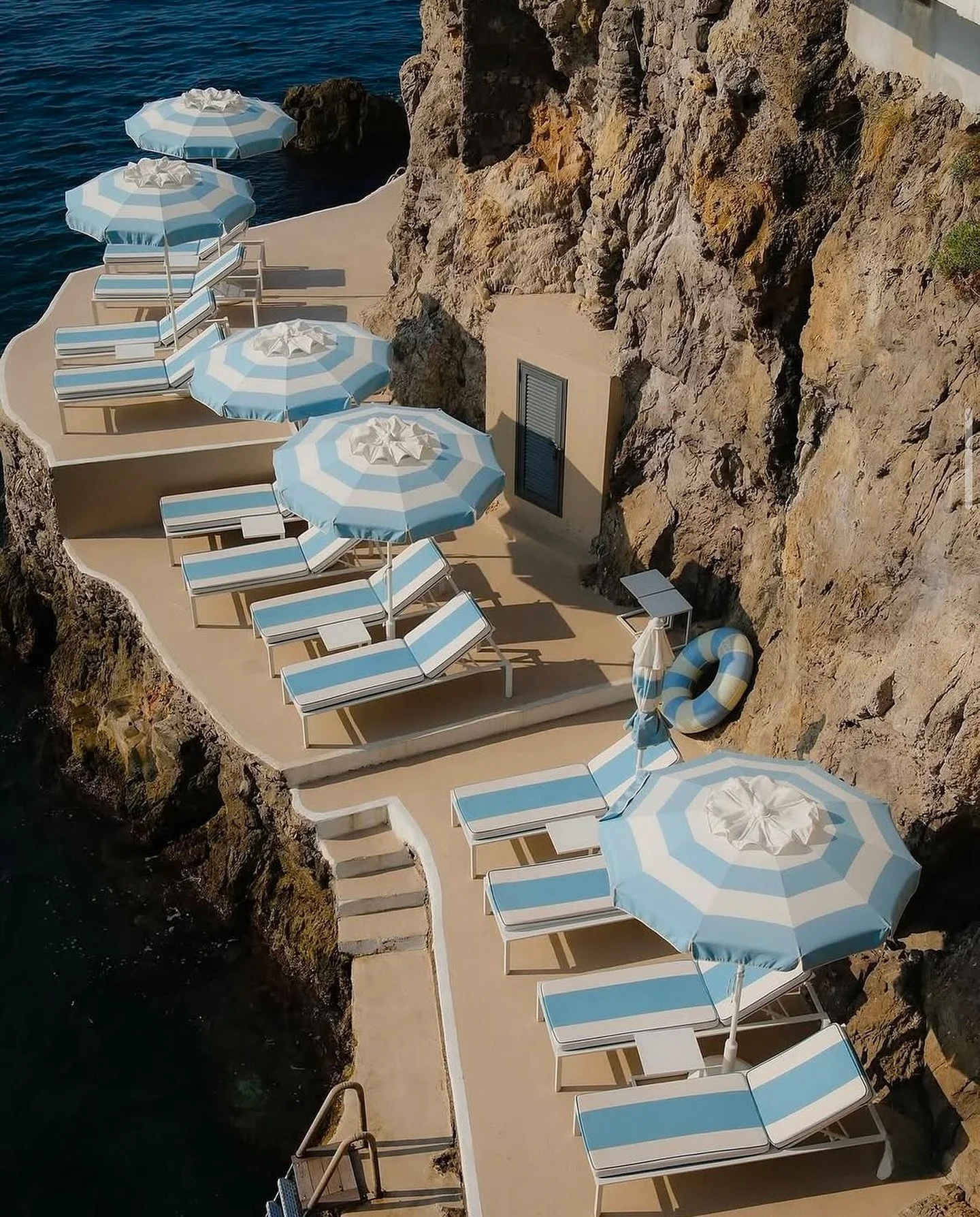 The gateway to Amalfi 
#ohmybaievibes

@hotelmiramalfi via @carssun