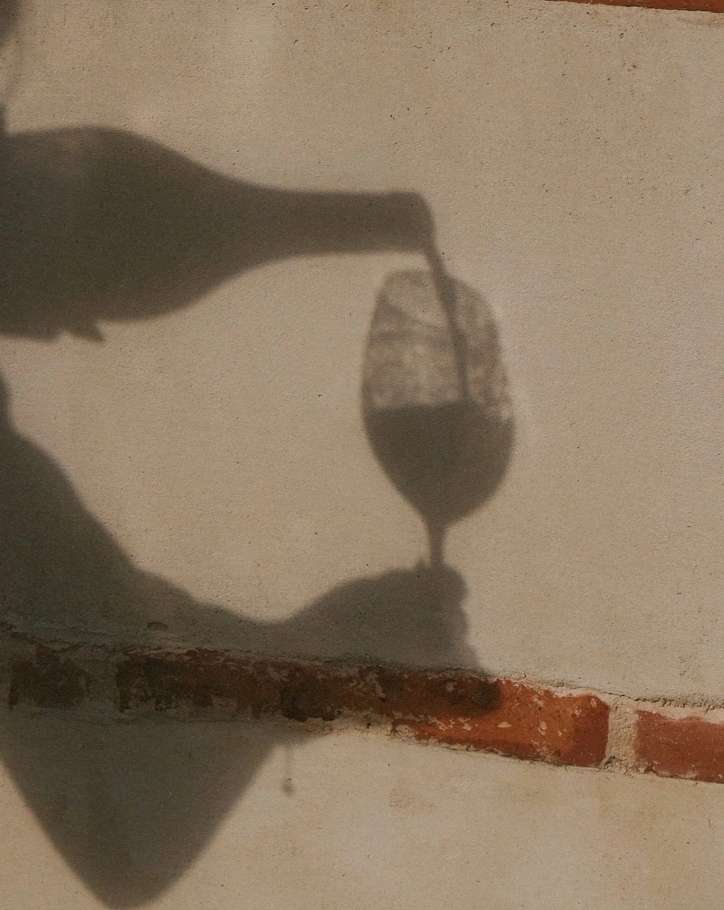 A silhouette begins to take shape&hellip;
Oh my Baie is about to unveil a new touch of elegance.
The countdown is on, reveal drops 7th November ✨

~

Une silhouette se dessine&hellip;
Oh my Baie s&rsquo;appr&ecirc;te &agrave; d&eacute;voiler une nouv