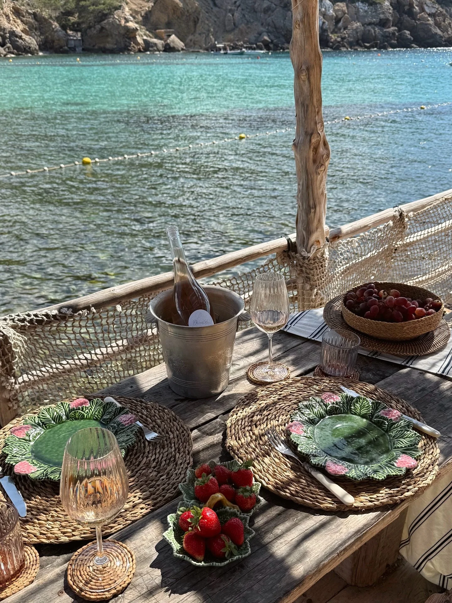 The radiant essence of the Mediterranean shines through all our creations 🌞

~

L&rsquo;&eacute;clat de la M&eacute;diterran&eacute;e illumine chacune de nos cr&eacute;ations 🌞

#ohmybaie